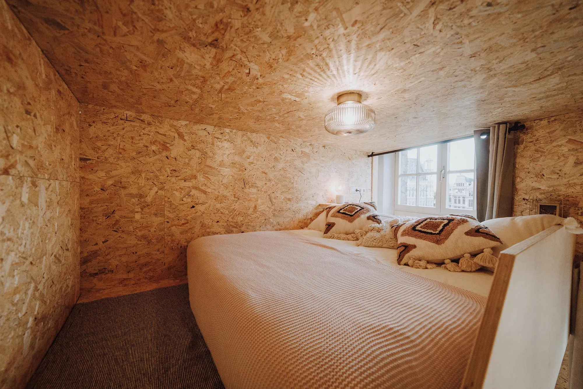 À quoi ressemble l'intérieur de la tiny house de la Grand-Place ? - Par Sigrid Descamps. Photos Cocoon Brussels, S. Descamps.