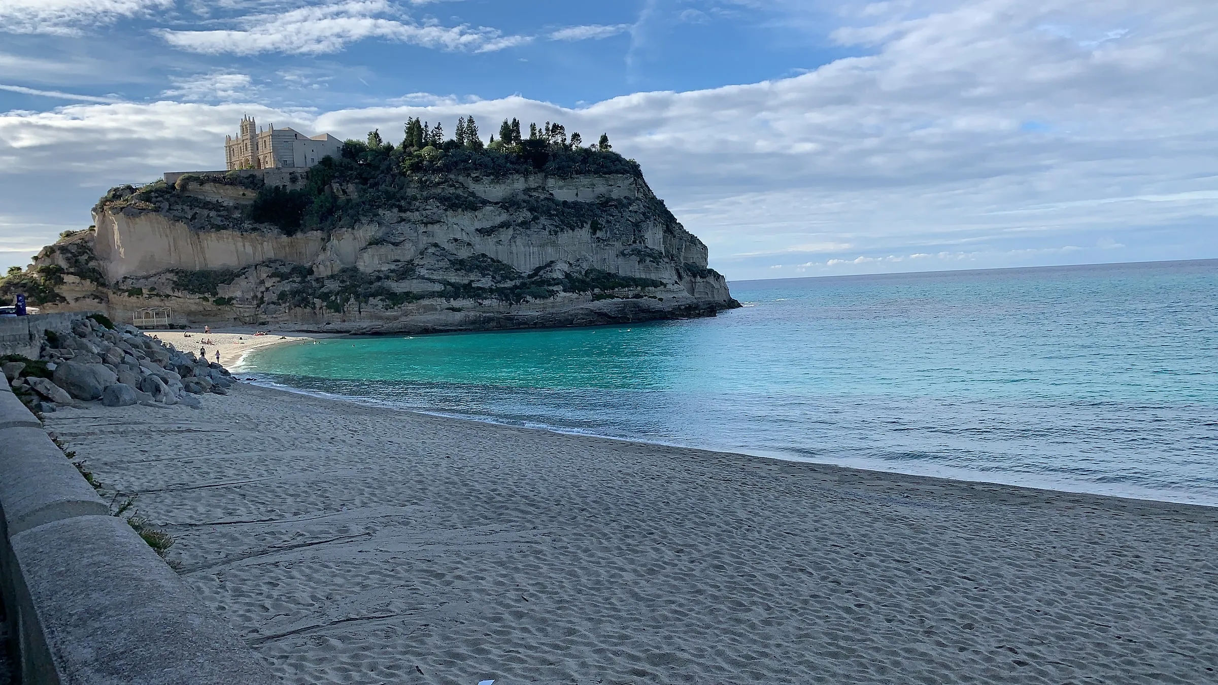 Les plages où l'on rêve de se prélasser cet été - Par Wini Sasa. Photo By Marina T On Unsplash