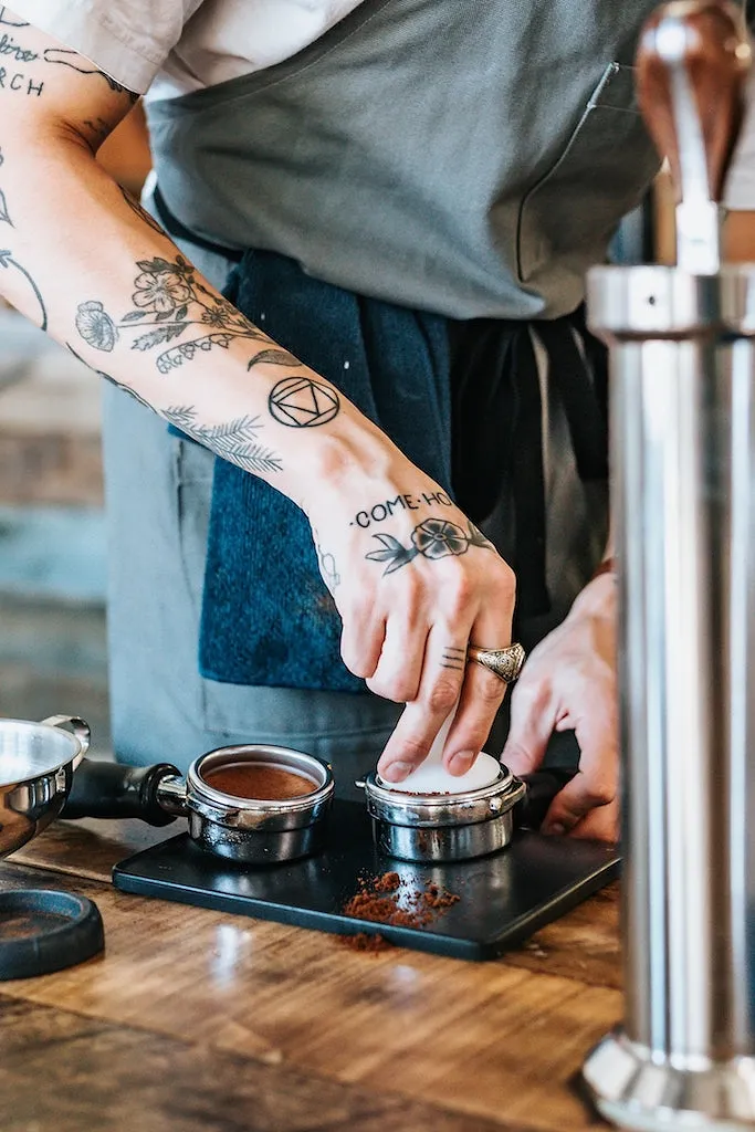 Comment les baristas se sont imposés comme les nouveaux chocolatiers ? - Par Marie Honnay Photo : Nathan Dumlao On Unsplash.