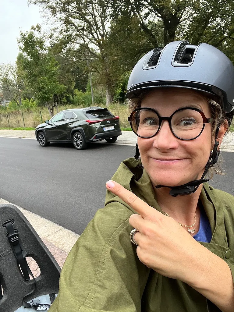 Voiture électrique, hybride ou vélo électrique : que choisir selon votre mode de vie ? - Par Ingrid Van Langhendonck Et Coralie Lambret. Photos : D.r