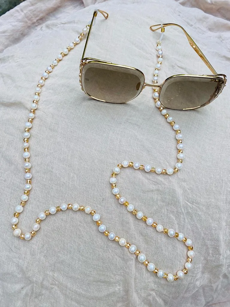 Le retour inattendu de la chaine de lunettes - Ingrid Van Langhendonck, Photo Ouverture Mango.