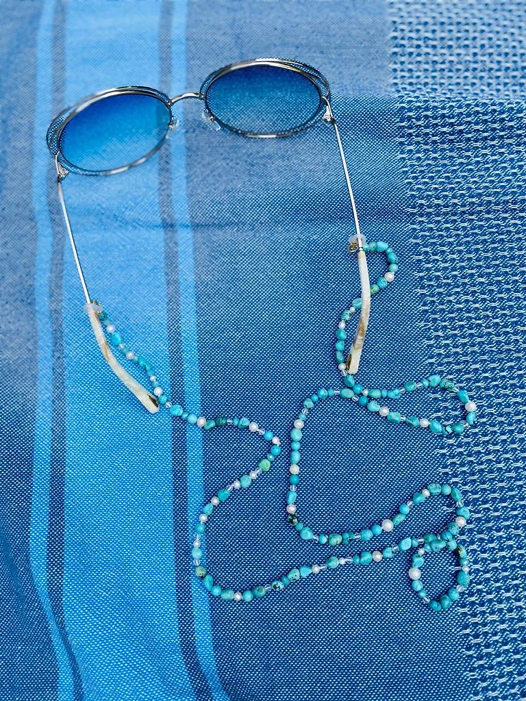 Le retour inattendu de la chaine de lunettes - Ingrid Van Langhendonck, Photo Ouverture Mango.