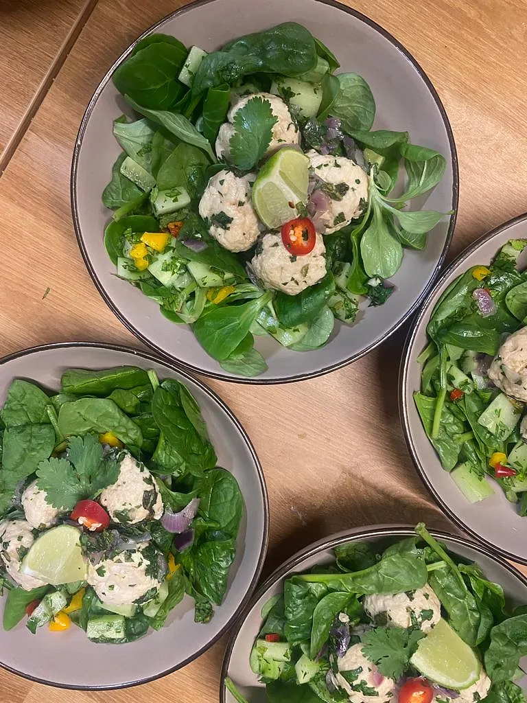 Des ateliers de cuisines ludiques à tester entre amis ou entre collègues - Par Sigrid Descamps. Photos D.r., Oh Chef, Unsplash.