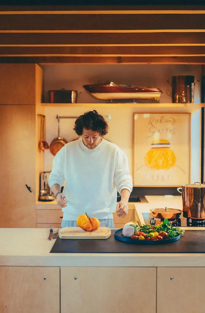 Il est possible de dormir gratuitement dans la cabane du chef Jean Imbert - Par Anissa Hezzaz. Photos : Airbnb.