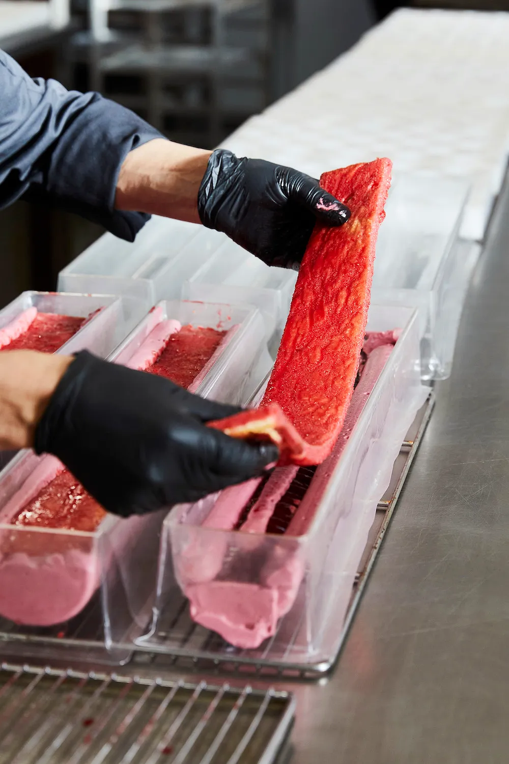 Bûche de Noël : dans les coulisses de l'une des pâtisseries incontournables de la capitale - Par Audrey Morard. CréDit Photo : Laetizia Bazzoni
