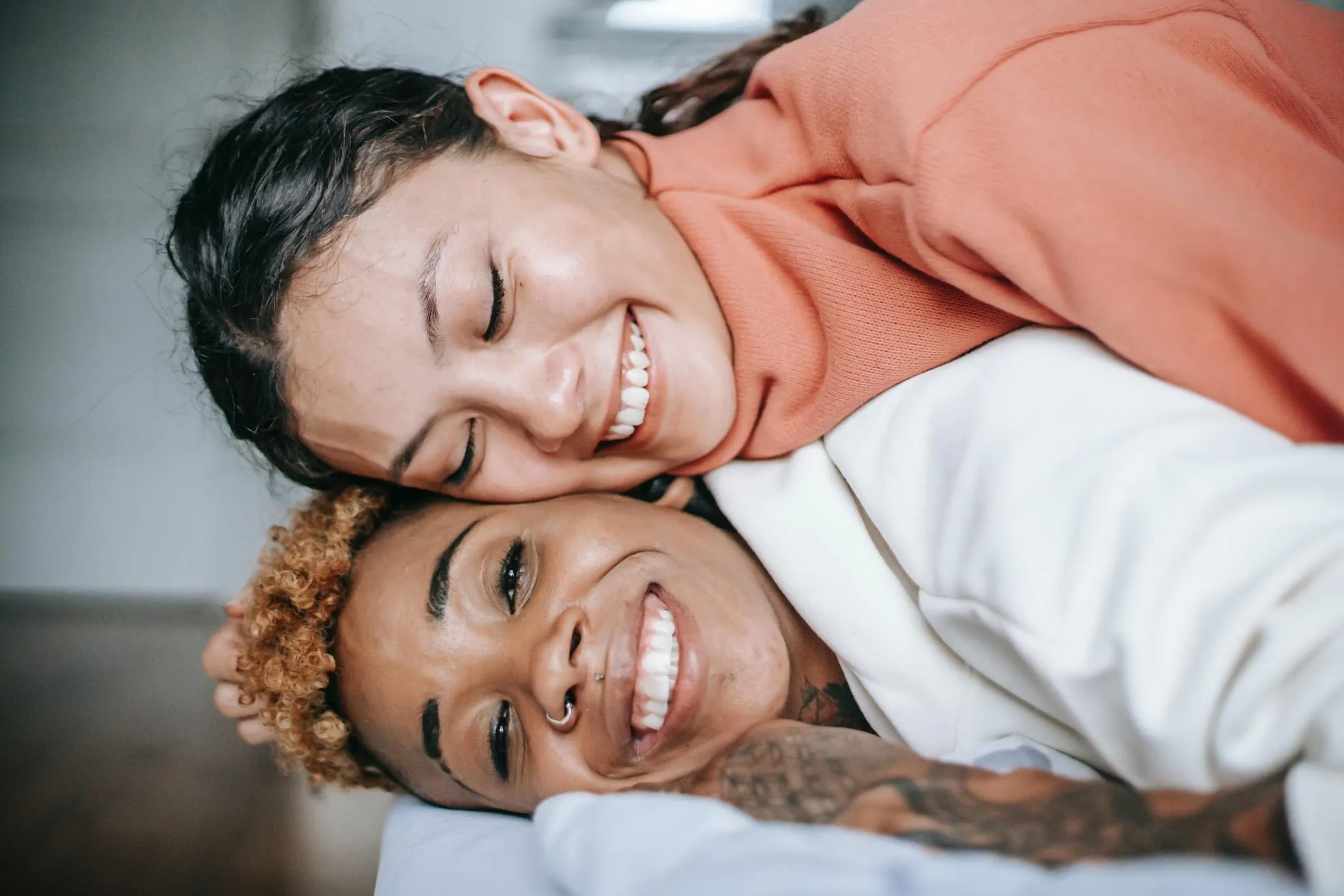 Voici la seule chose qui nous rend vraiment heureux selon l'Université d'Harvard - Par Camille Vernin, Photo De Priscilla Du Preez Sur Unsplash.