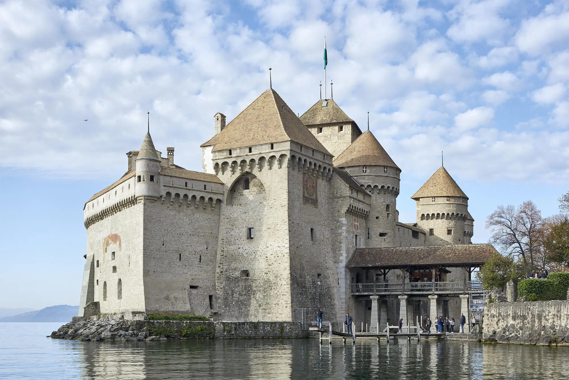 Les vrais châteaux derrière les films Disney - Par Charles Desthieux Photo : Getty Imqge | Disney | Wikipedia | Happy To Wander | Vicsnap