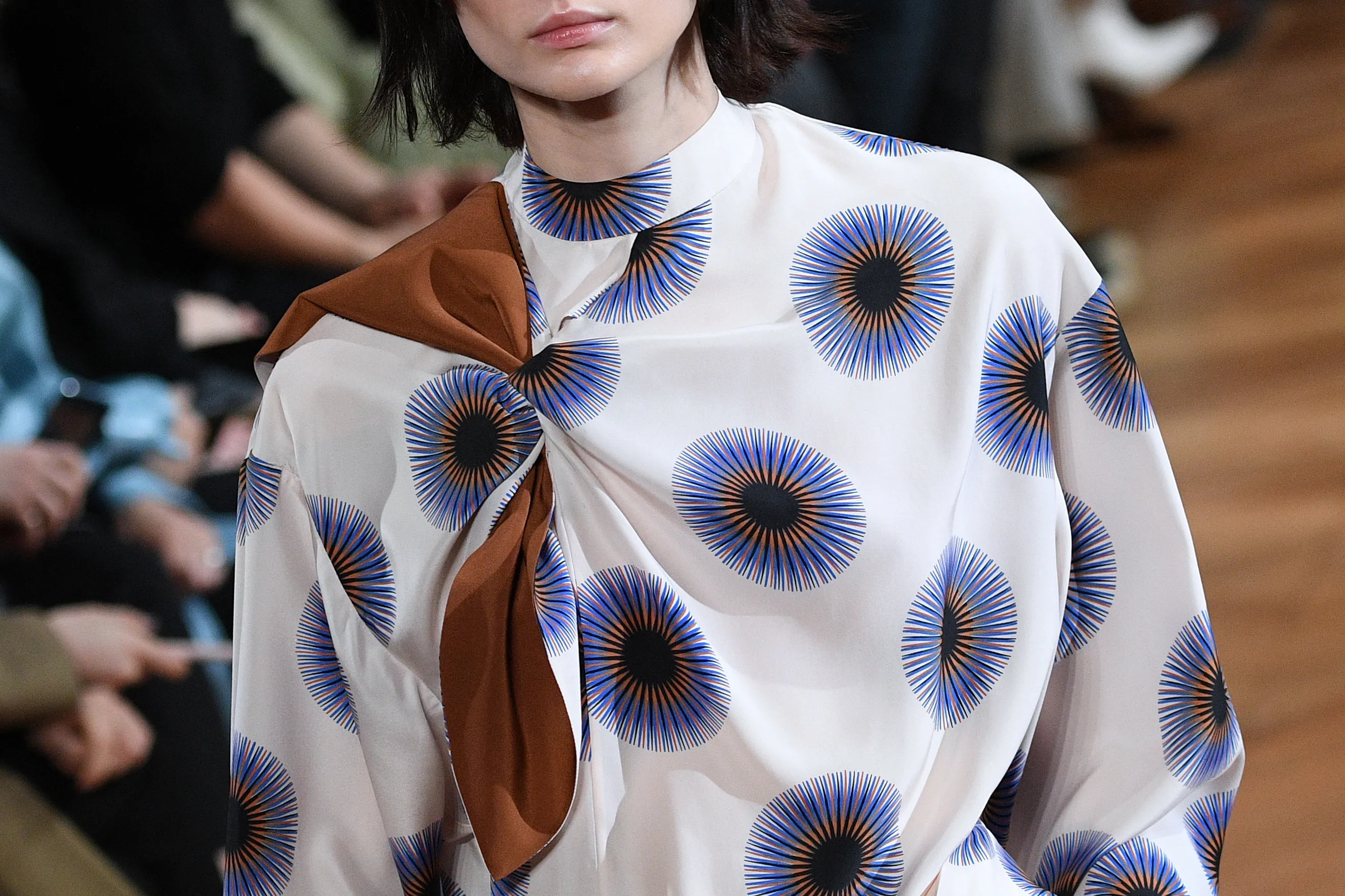 Le défilé vegan de Stella McCartney à la Fashion Week de Paris - Par Anissa Hezzaz. Photos : Belga.
