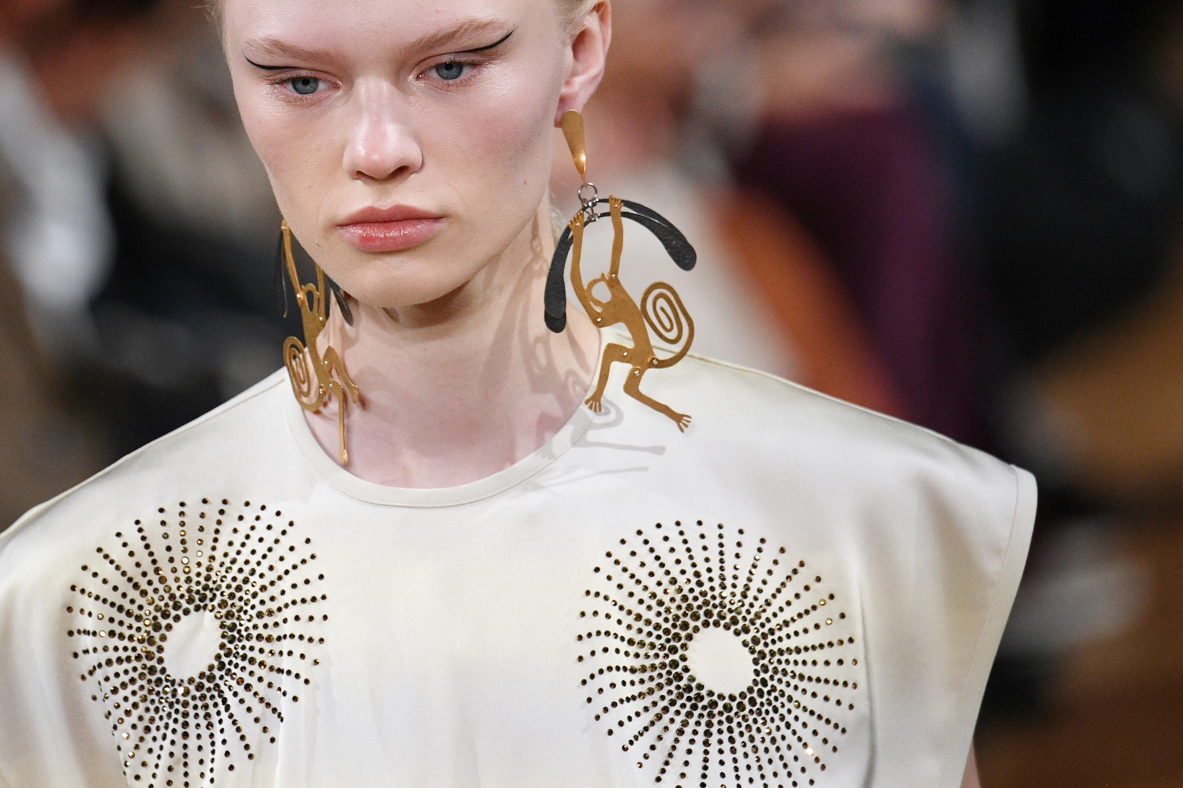 Le défilé vegan de Stella McCartney à la Fashion Week de Paris - Par Anissa Hezzaz. Photos : Belga.
