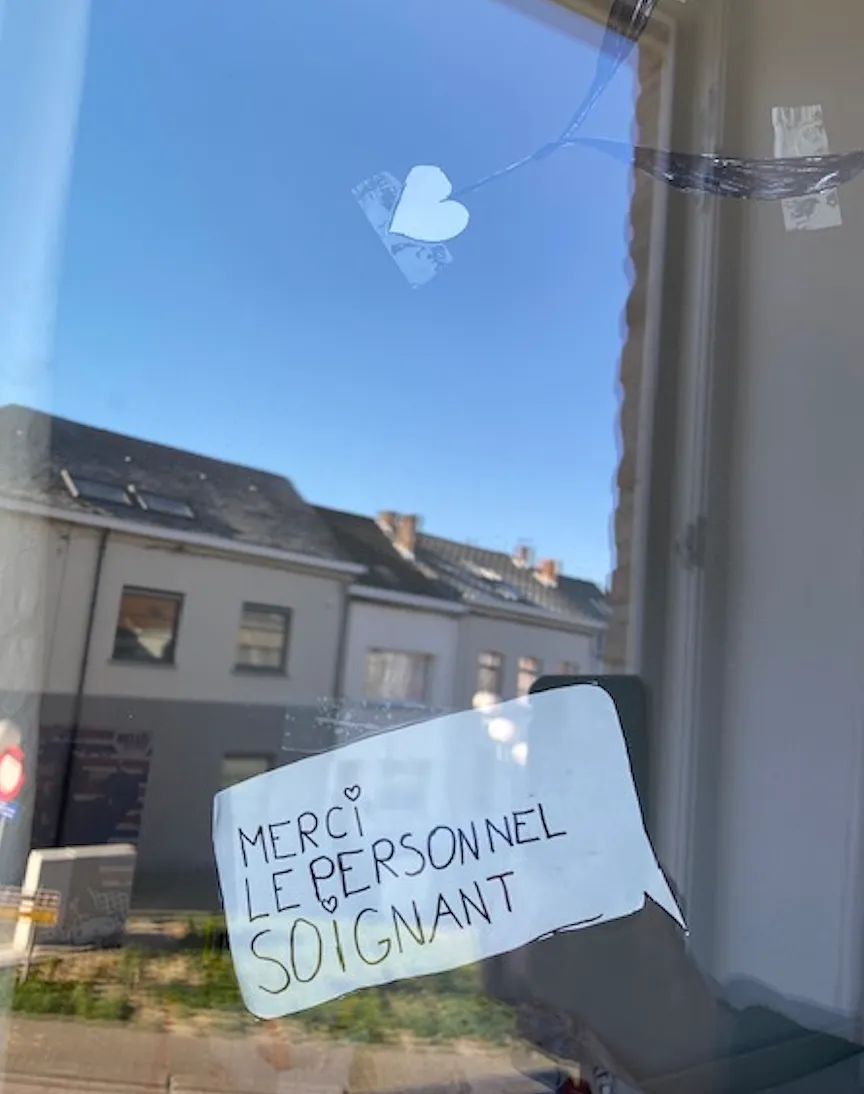 "Décorez vos fenêtres", le challenge solidaire qui fait du bien - Par Ingrid Van Langhendonck. Photo: D.r.