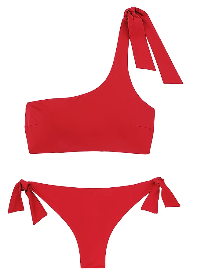 Un maillot asymétrique pour terminer l'été en beauté - Par Ingrid Van Langhendonck, Photos D.r.