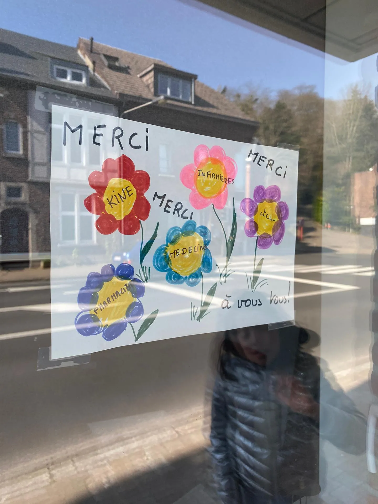 "Décorez vos fenêtres", le challenge solidaire qui fait du bien - Par Ingrid Van Langhendonck. Photo: D.r.