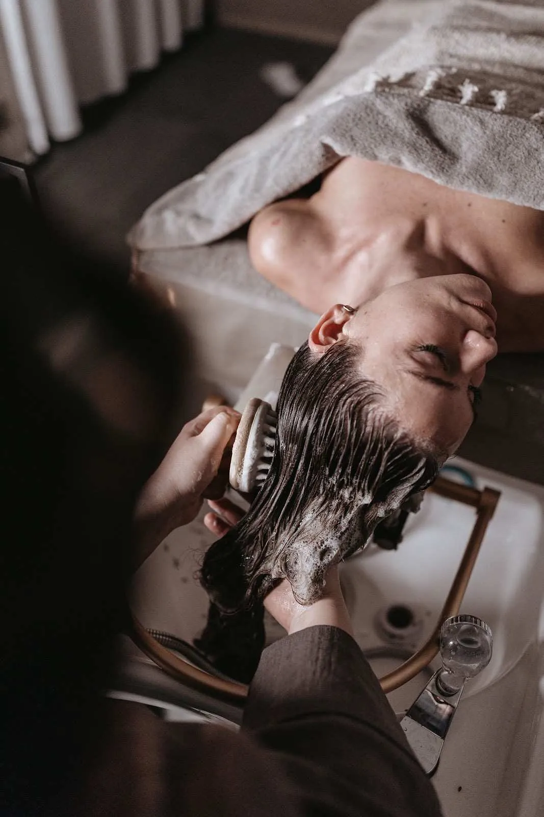 Le headspa, la tendance bien-être venue d’Asie qui promet une relaxation profonde - Nasu - Anissa Hezzaz