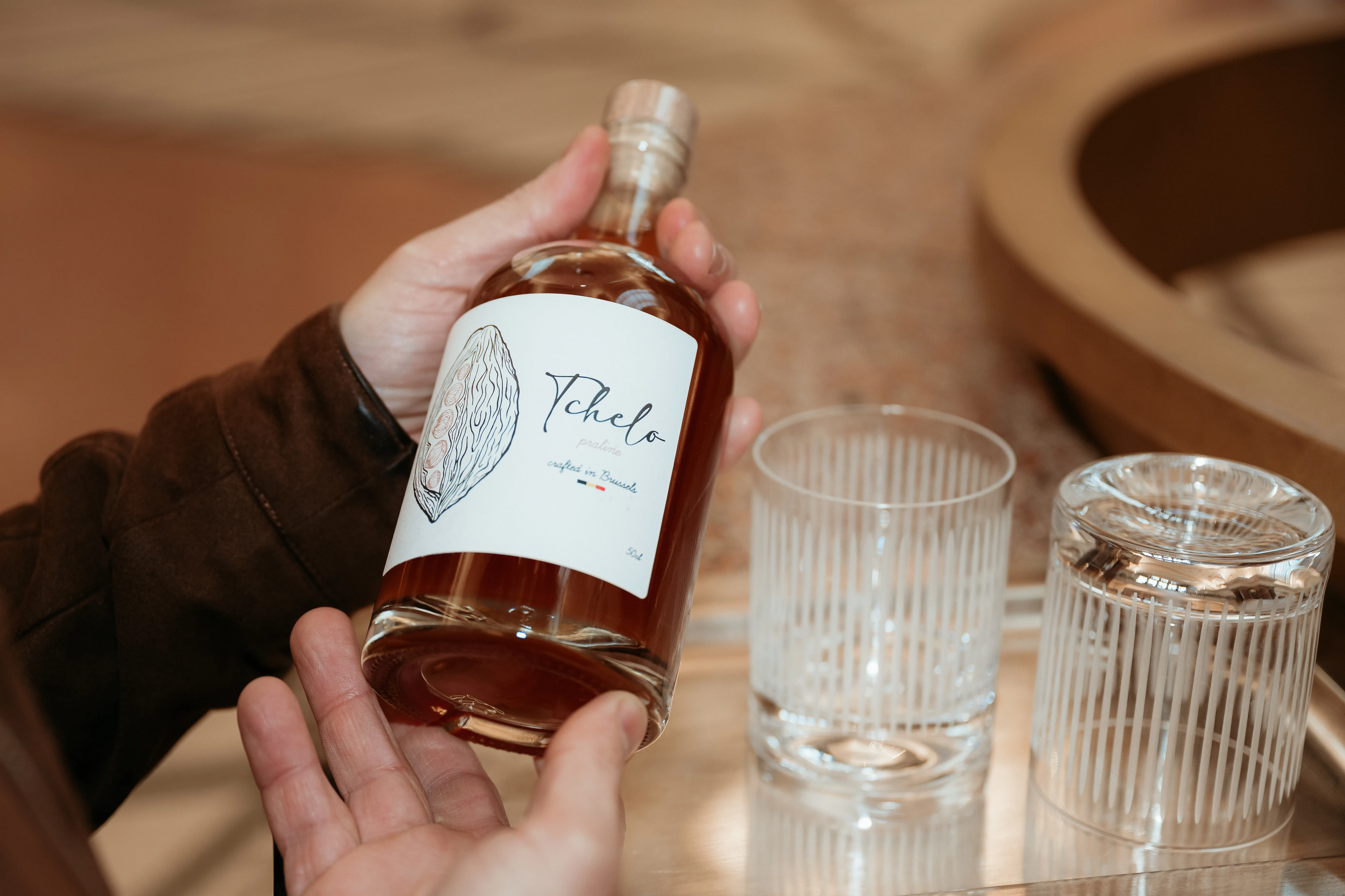 Deux passionnés de gastronomie lancent une liqueur au goût 100% belge - Sigrid Descamps - Journaliste