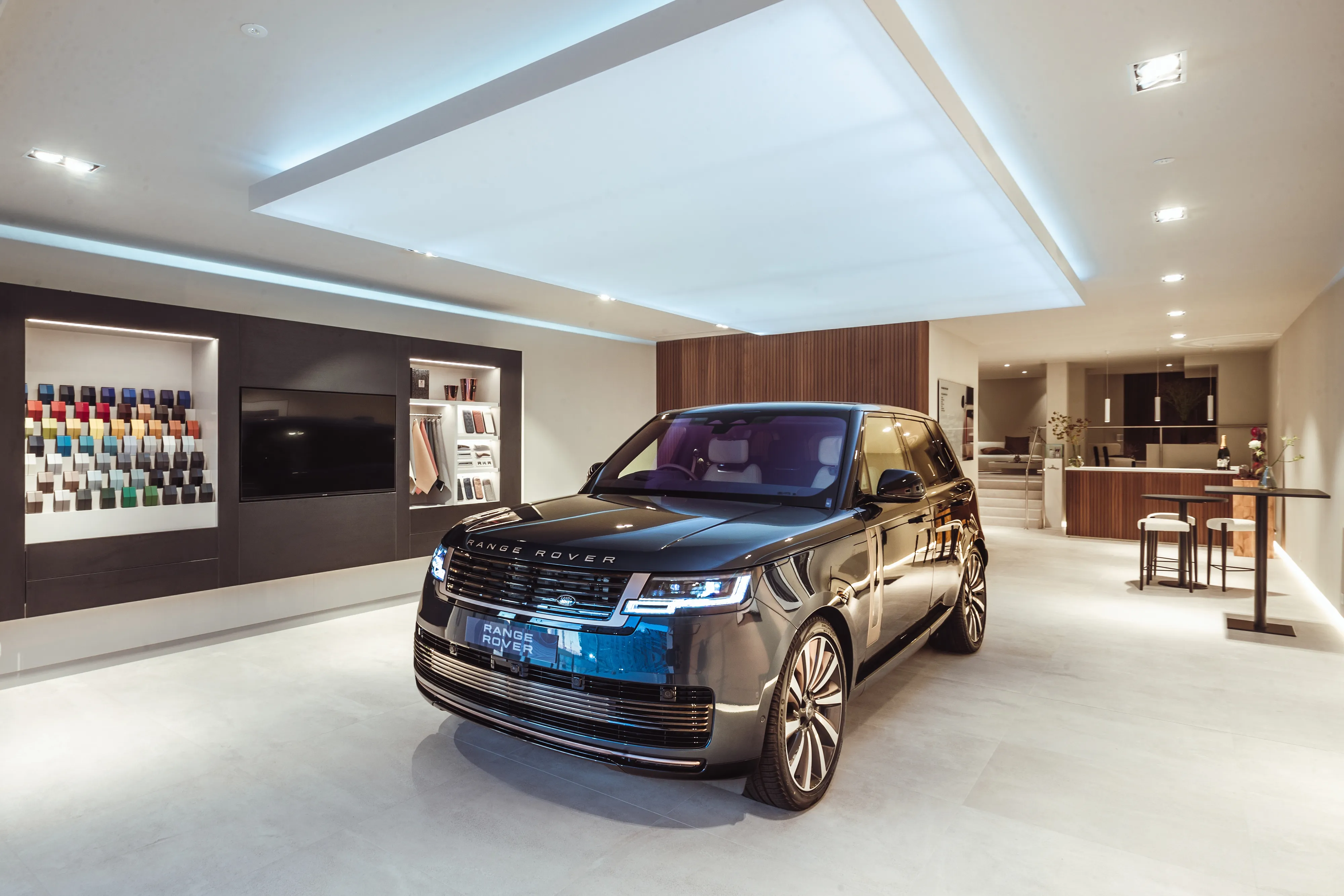 Décryptage : quand le monde du luxe révolutionne ses showrooms - Range Rover - Marie Honnay et Ingrid van Langhendonck