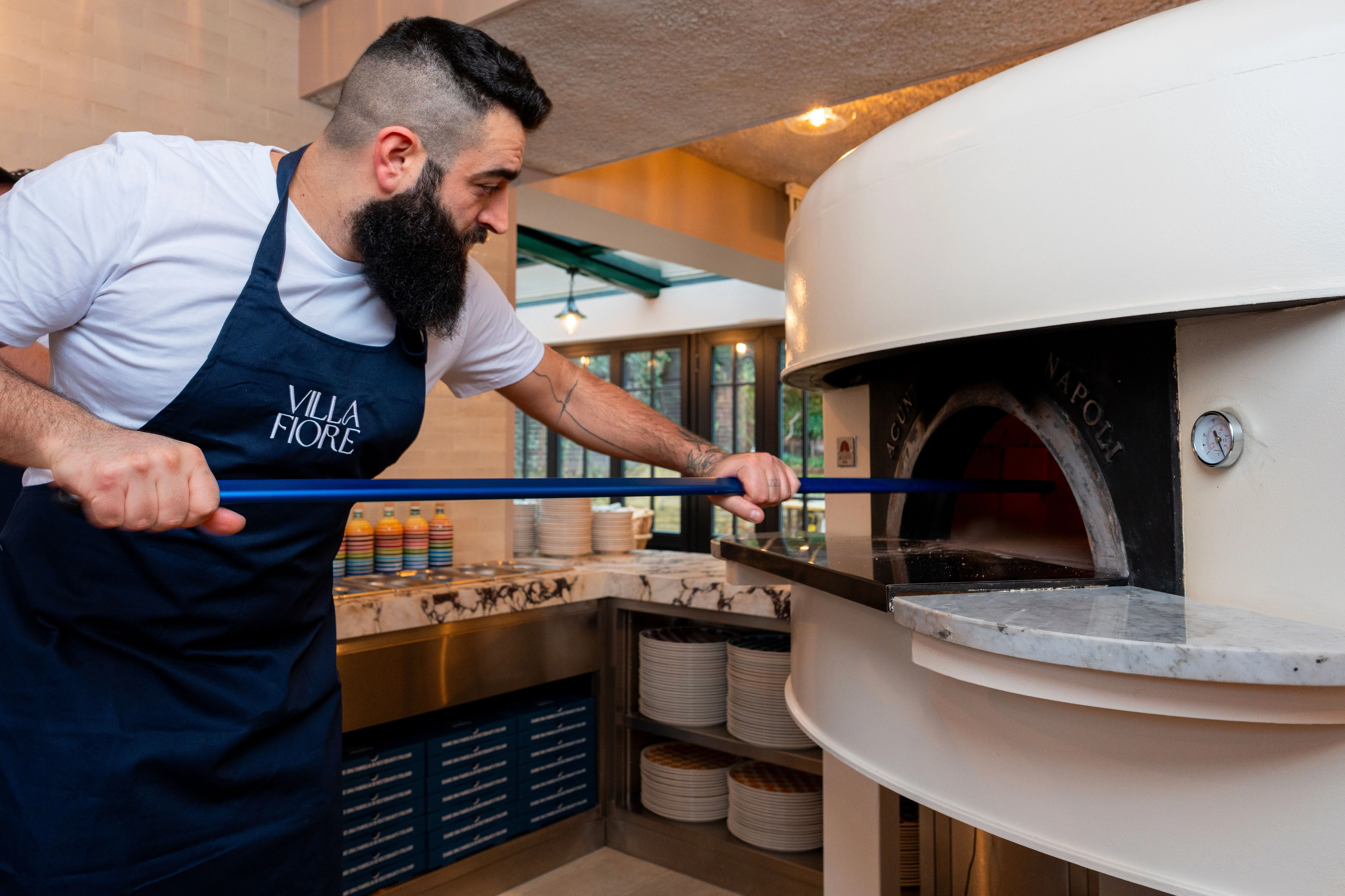 La Villa Fiore, le restaurant italien où l’on fait monter la pâte à pizza sur du Pavarotti - D.R - Ingrid Van Langhendonck