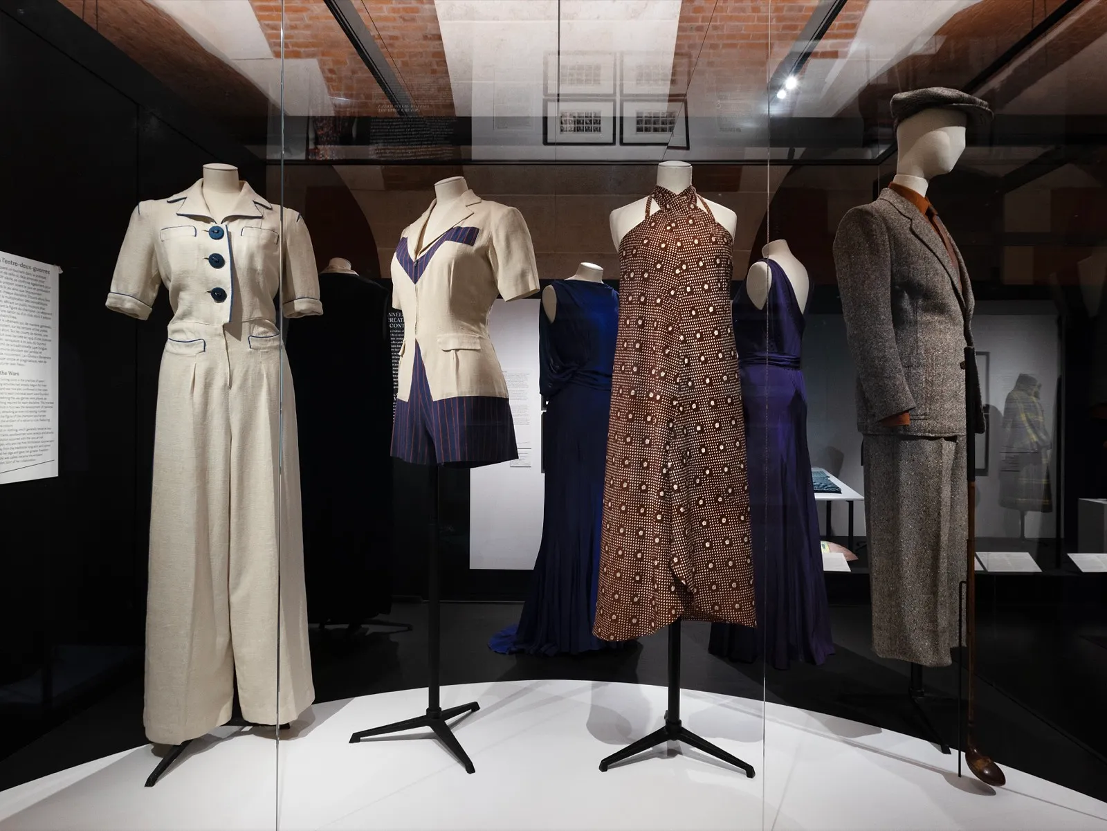 Cinq expositions pour les fans de mode à voir à Paris ce printemps - Paris Musées - Gautier Deblonde - Sigrid Descamps - Journaliste