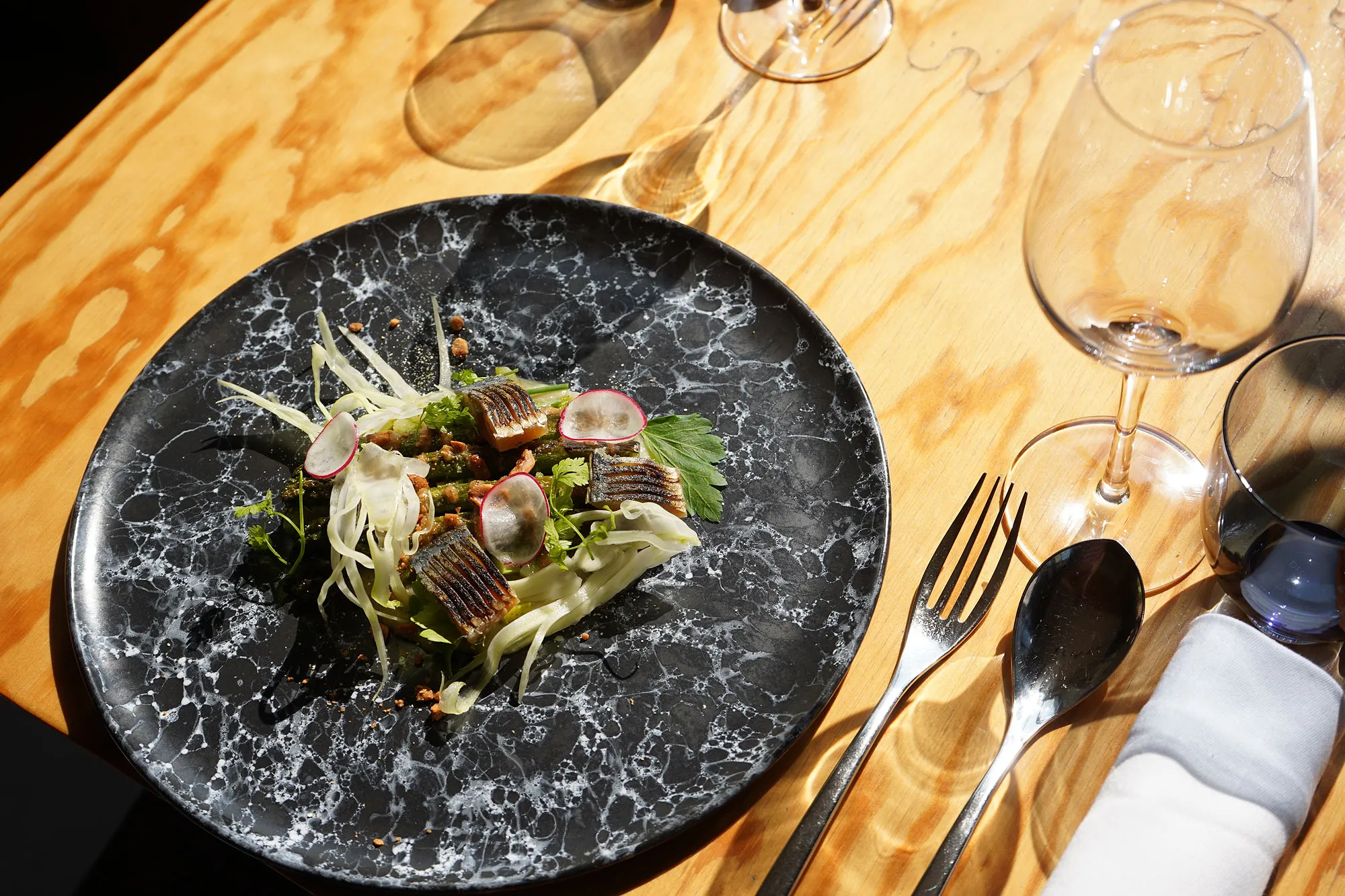 La recette de l’été de Romain Bonnet, l’étoile montante de la gastronomie nantaise au restaurant Omija - France.fr et Bretagne Tourisme