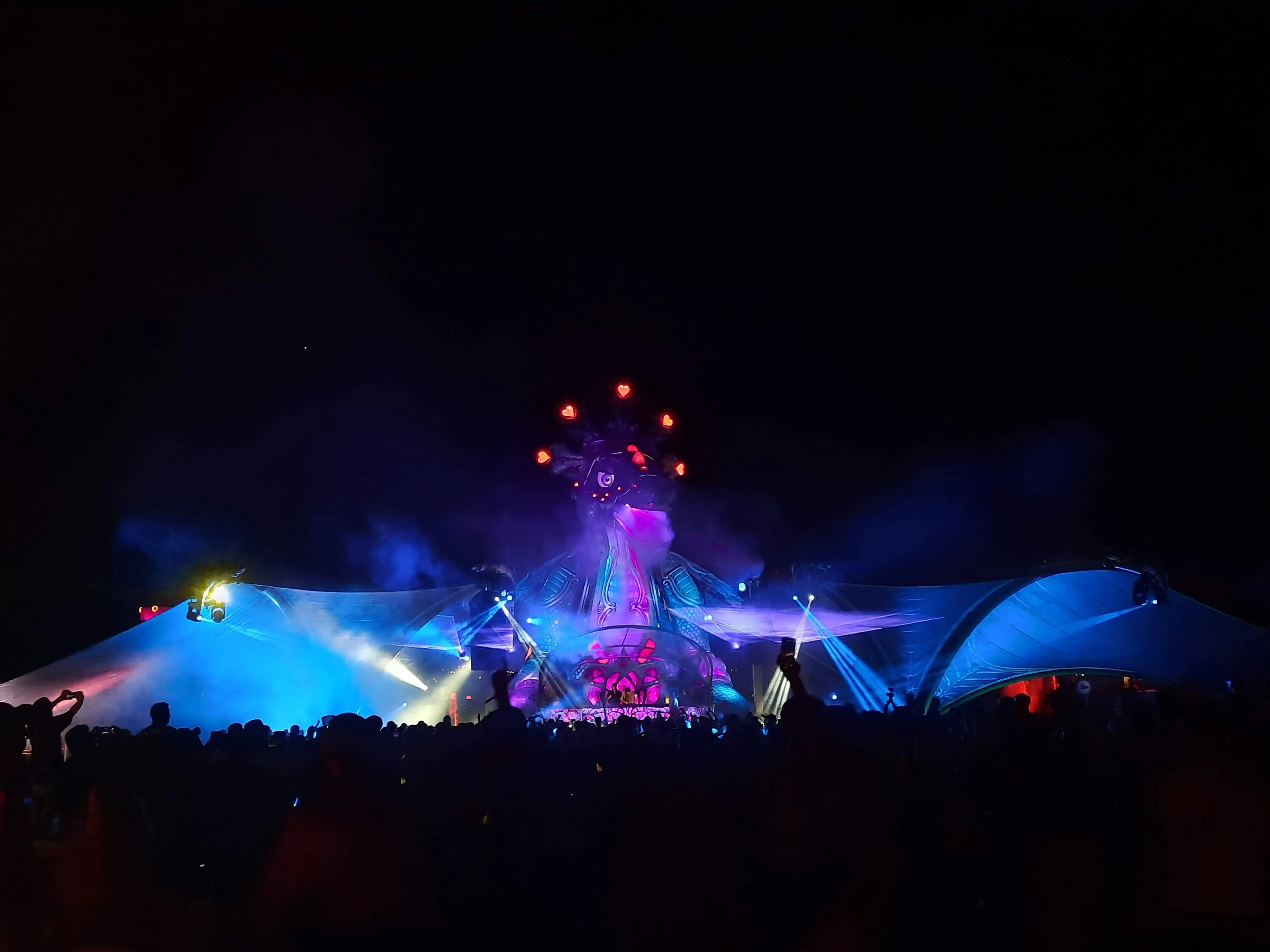 Tomorrowland : que vaut l’édition 2025 du plus grand festival électro au monde ? - Anthéa Mariani - Anthéa Mariani