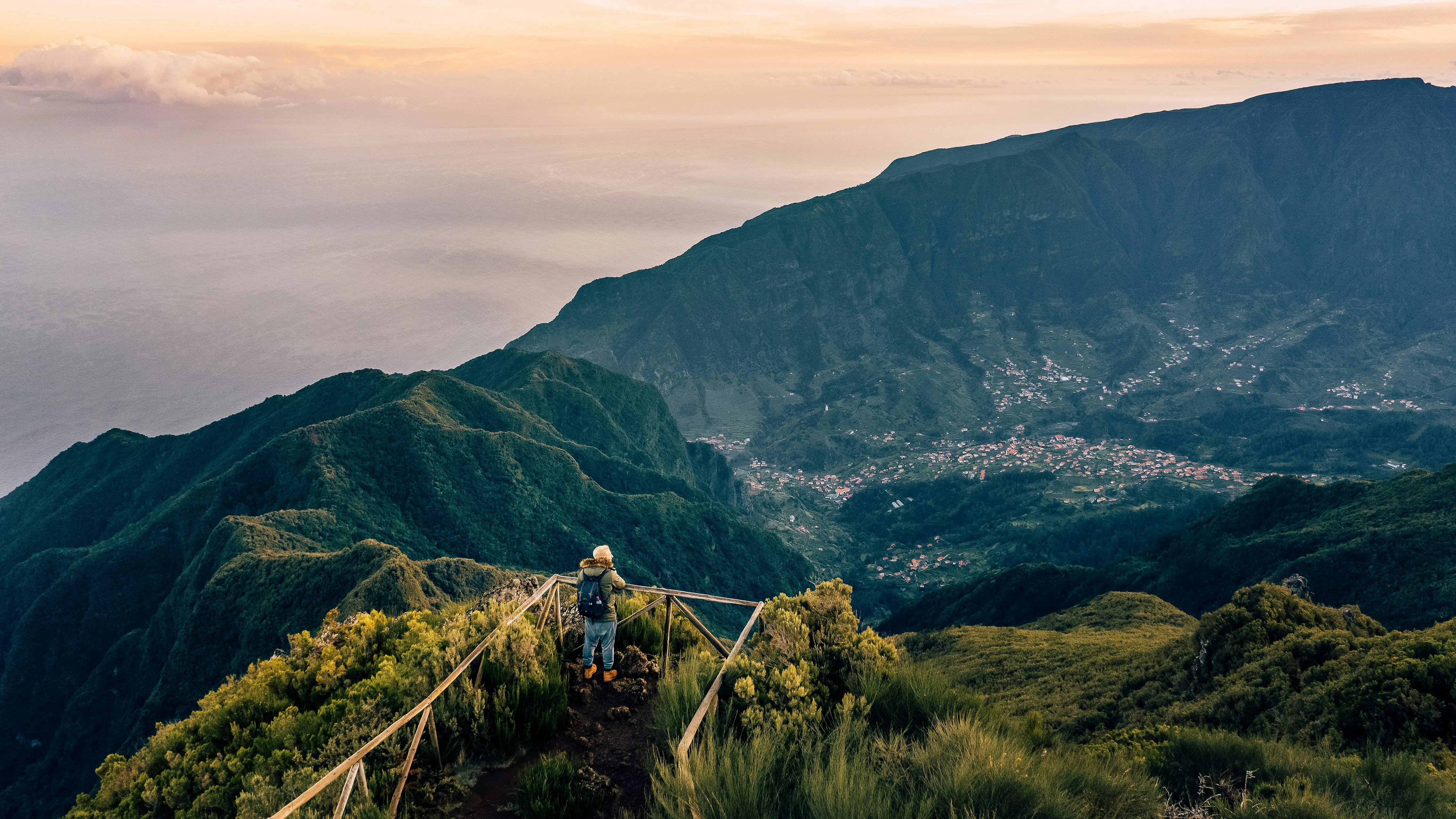 Vacances : 5 alternatives au Sud de la France pour un été plus rafraîchissant - Photo de Alex Meier sur Unsplash - Anissa Hezzaz