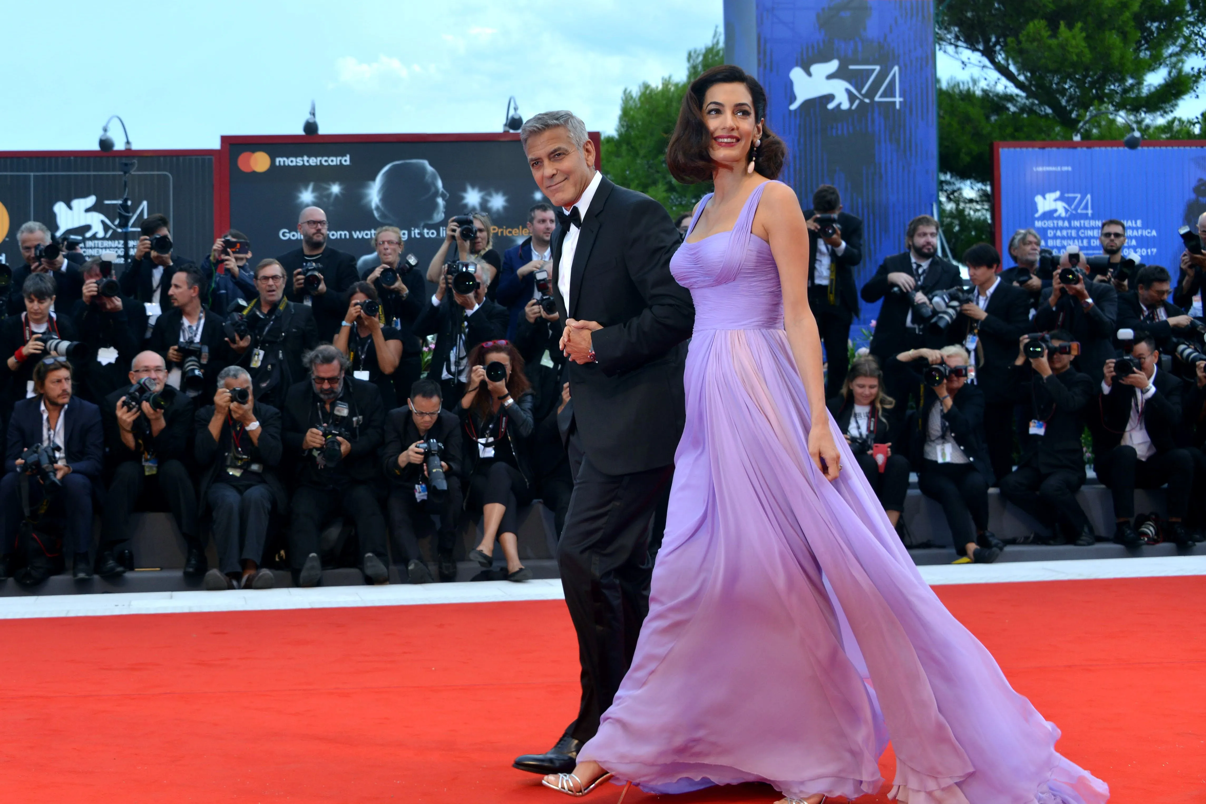 Mostra de Venise : le look d’Amal Clooney fait encore sensation - Photo News - Audrey Morard