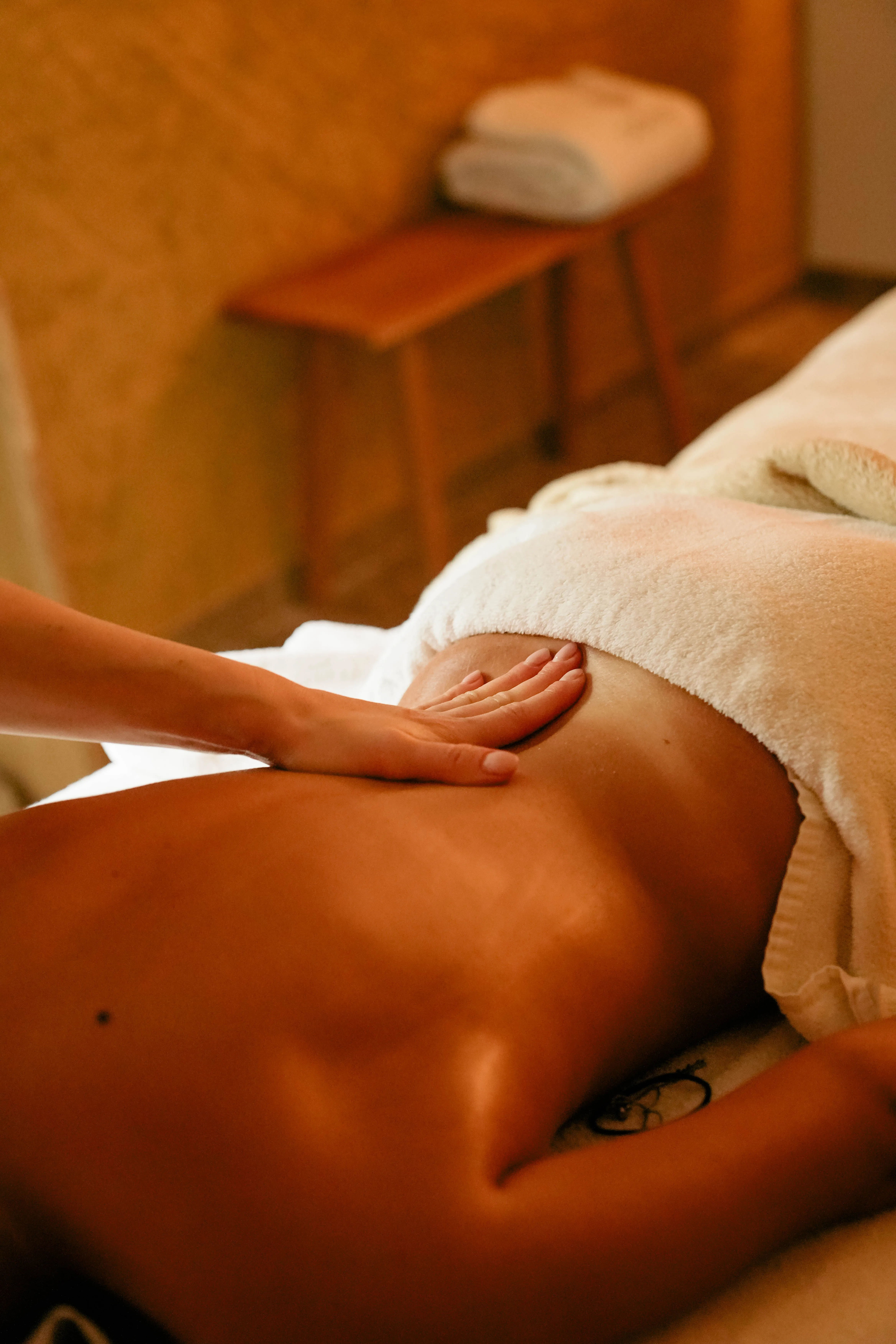 Acupuncture, sophrologie, réflexologie,etc : les thérapies douces ont la cote mais peut-on vraiment s’y fier ? - Dôme - Anissa Hezzaz