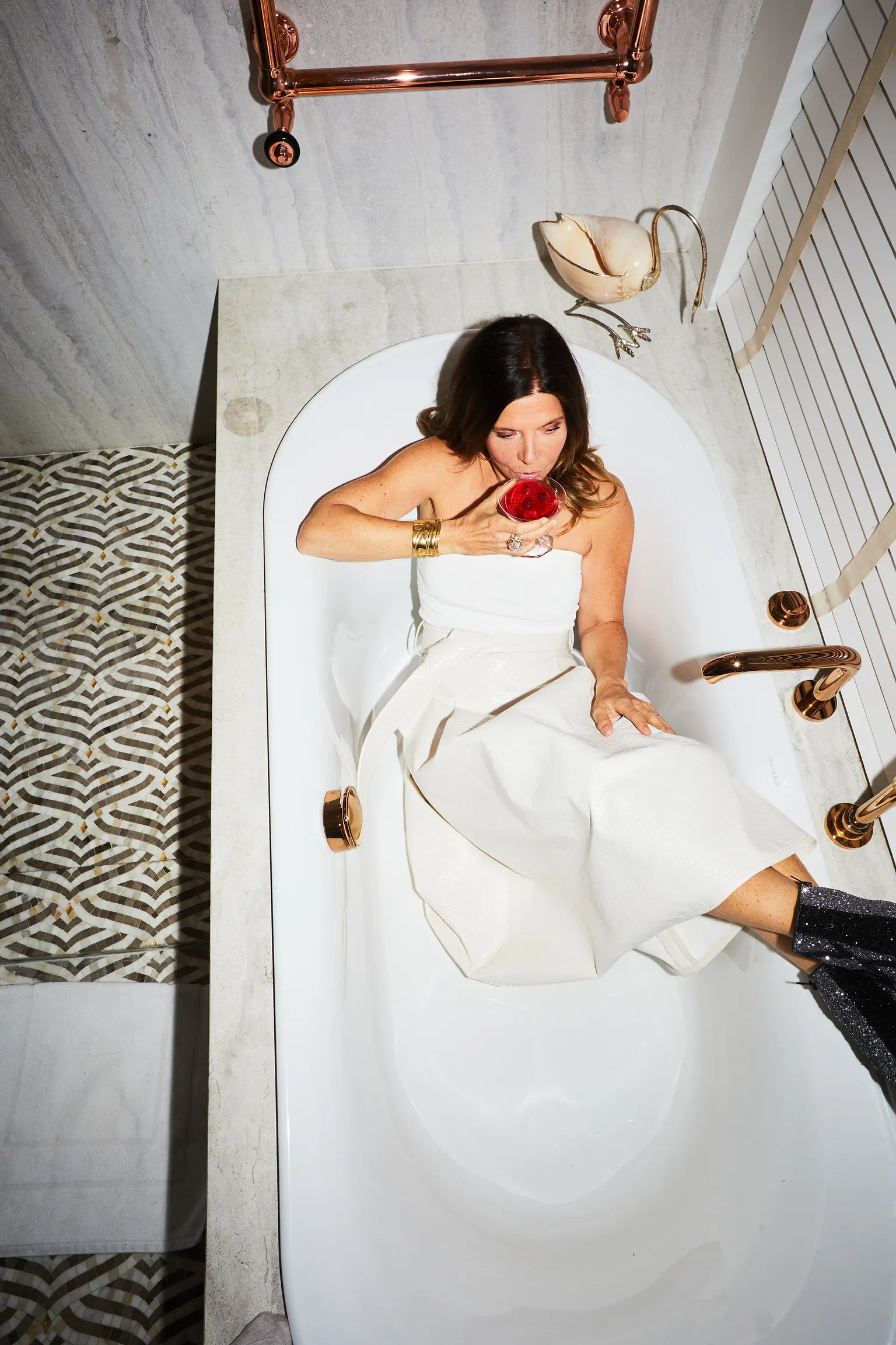 Zoom sur le métier de DJ chic : quand une quinquagénaire électrise Bruxelles - Anissa Hezzaz