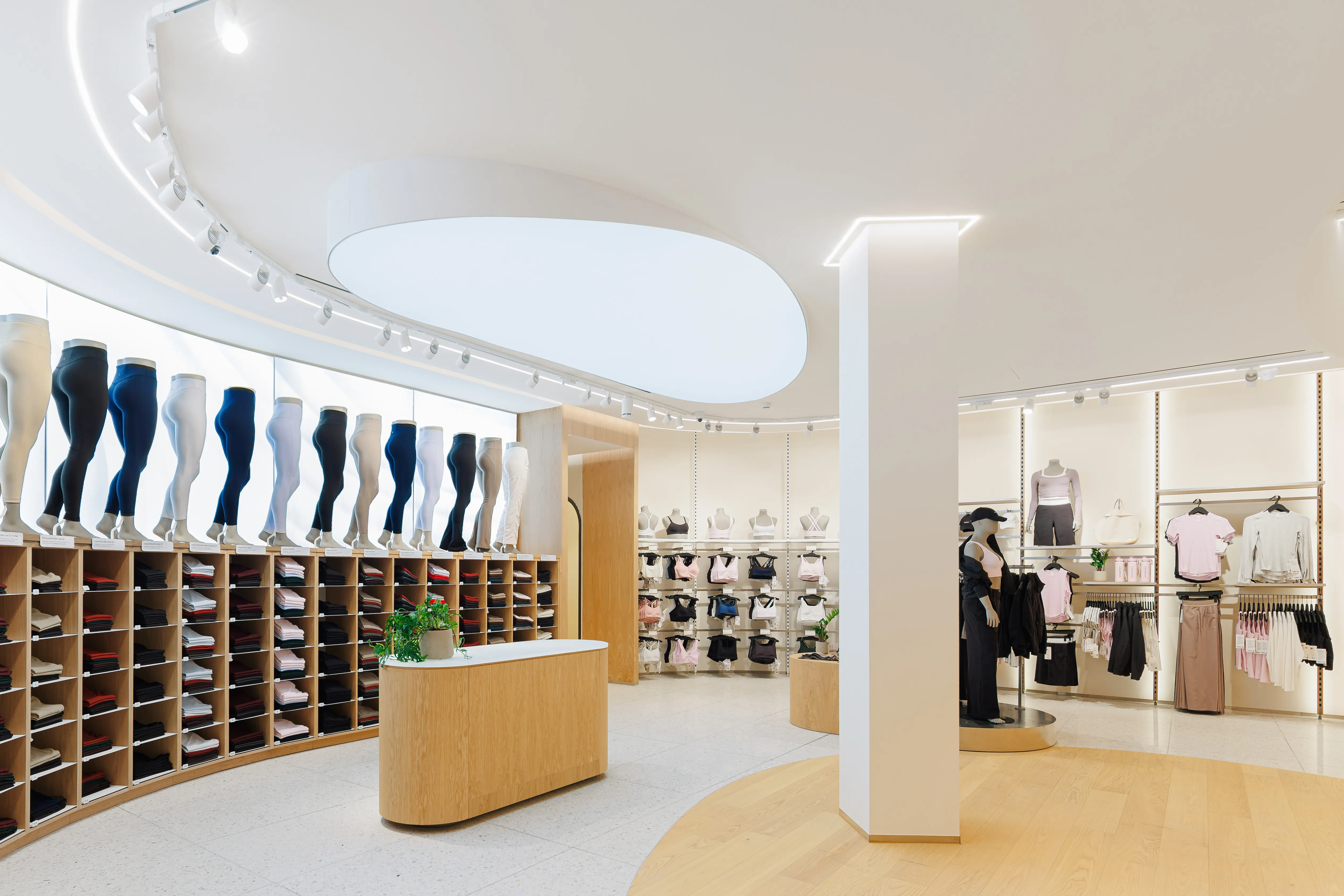 Lululemon à Bruxelles : pourquoi tout le monde en parle ? - WILLEM VAN PUYENBROECK - Coraline Scravatte