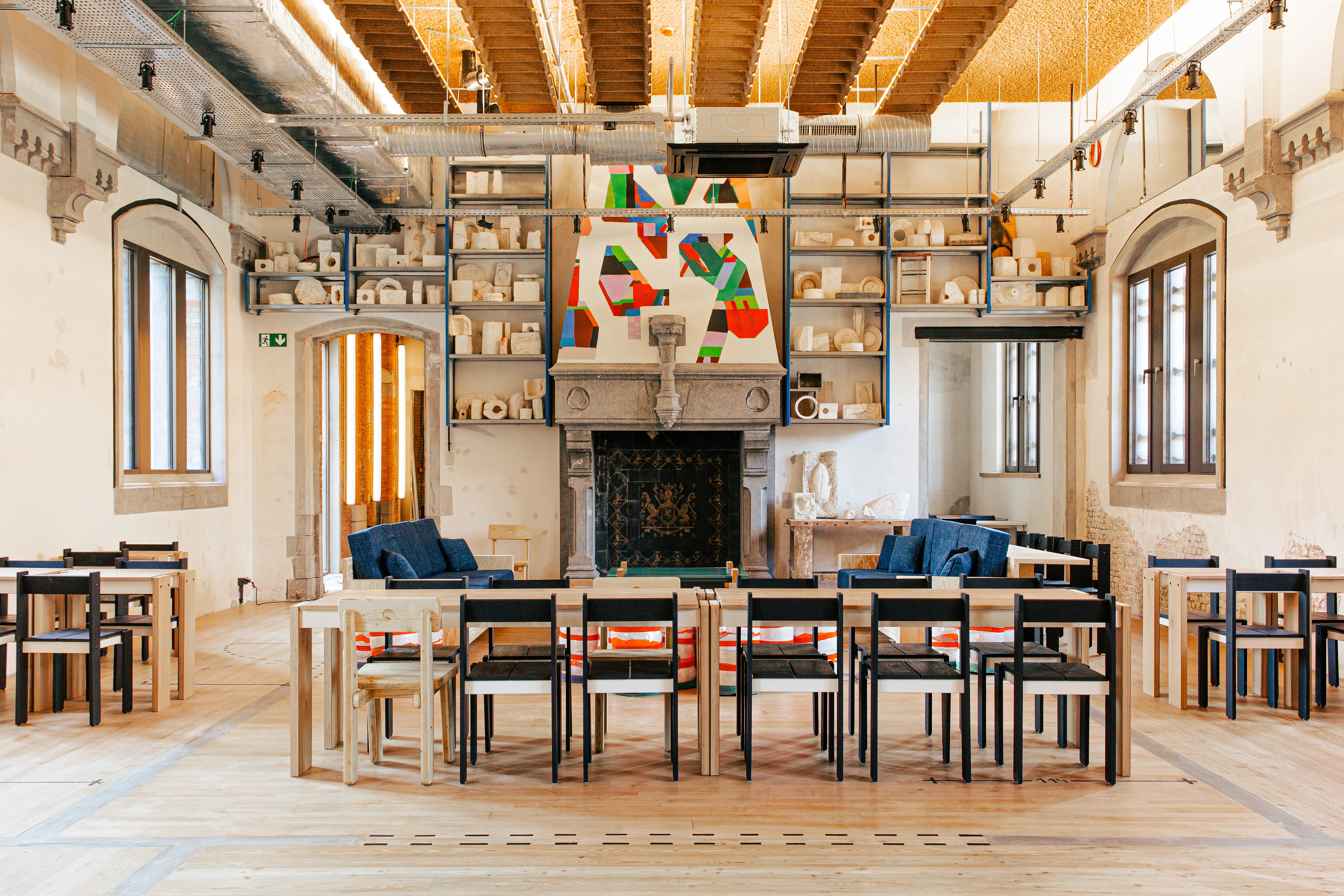 Une ancienne caserne se transforme en quartier branché avec rooftop et piscine à Gand - Bracket Studio - Camille Vernin