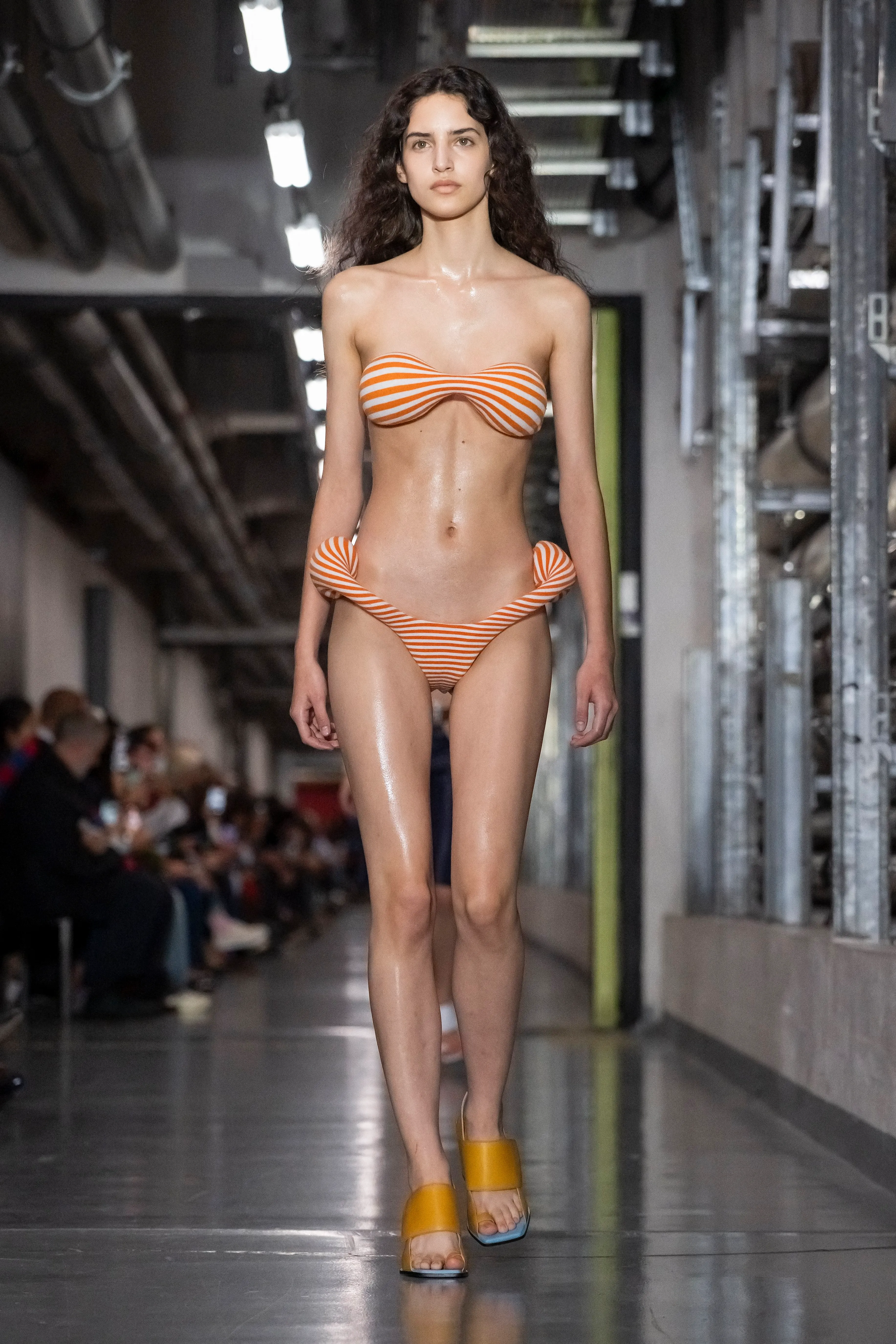 Premier défilé de Duran Lantink chez Jean-Paul Gaultier : hommage punk ou trahison ? - Photo News - Camille Vernin