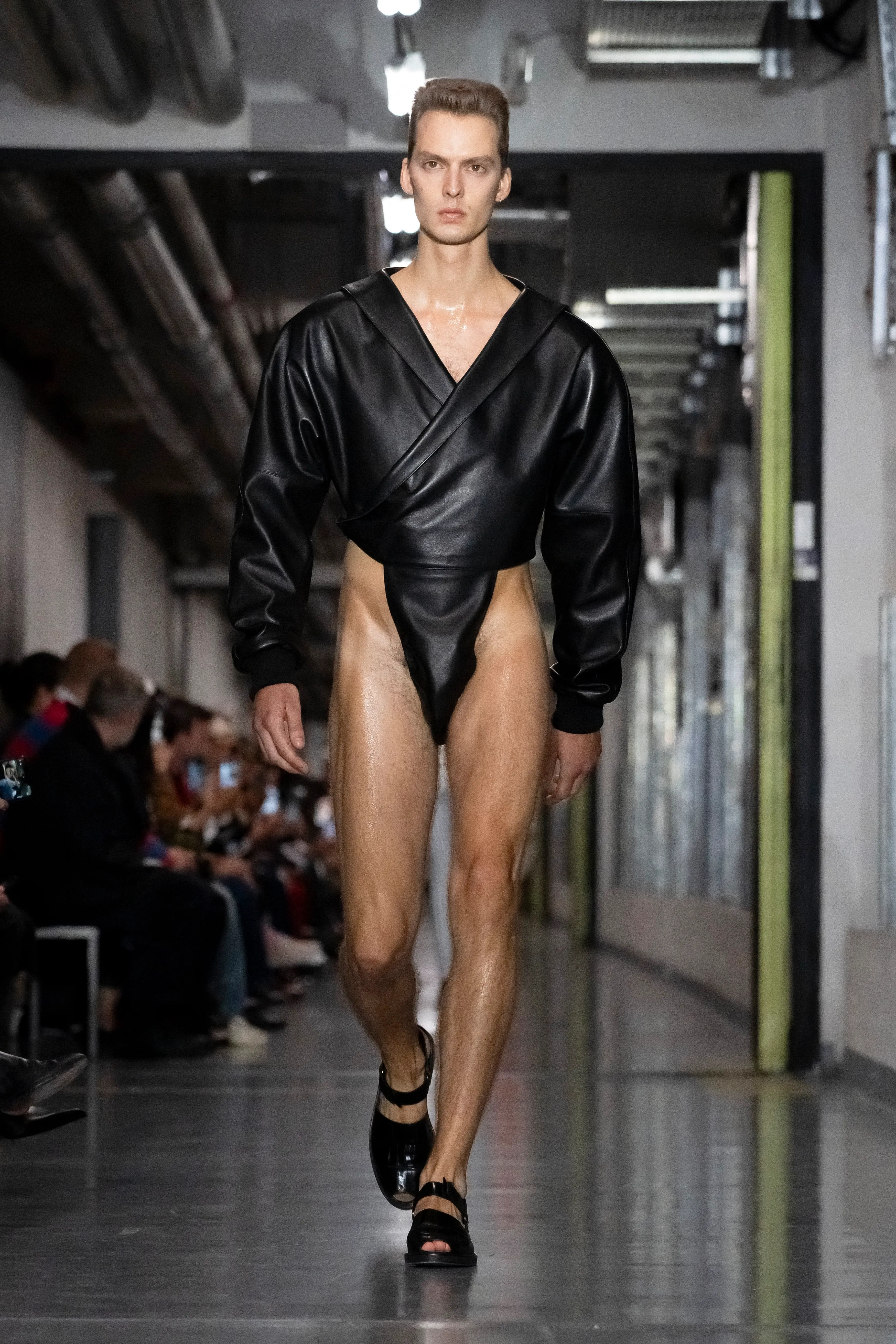 Premier défilé de Duran Lantink chez Jean-Paul Gaultier : hommage punk ou trahison ? - Photo News - Camille Vernin
