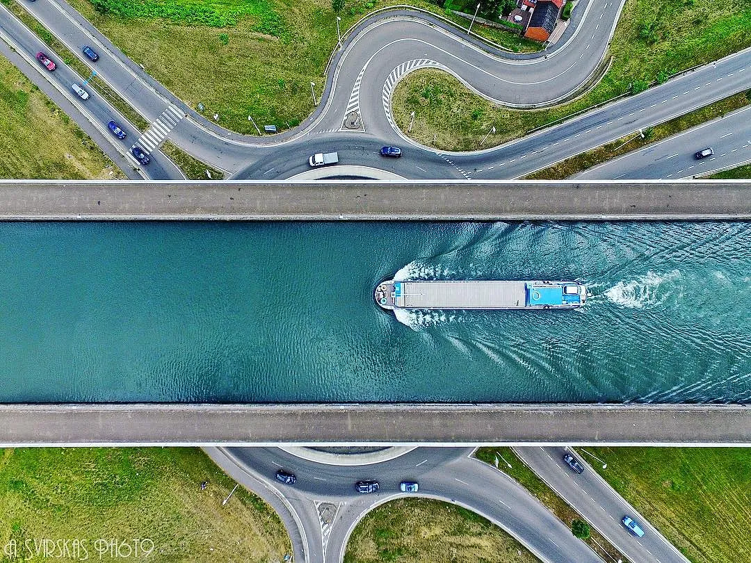 La Belgique autrement (2/5) : La Louvière, la Bilbao wallonne qu’on n’avait pas vue venir - @asvirskas - Anissa Hezzaz