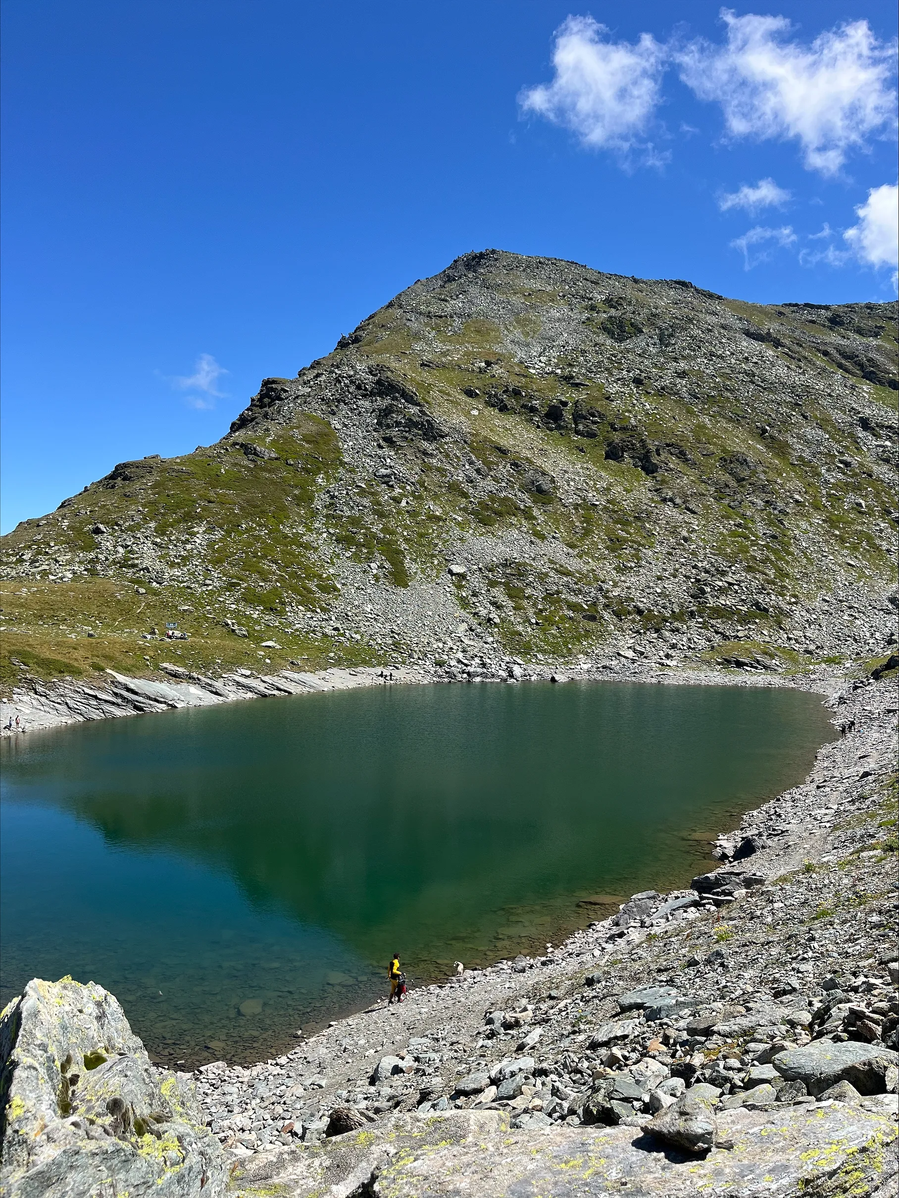 Chalets traditionnels, hôtels historiques et lacs aux teintes magiques : on a trouvé le pays d’Heidi - Marie Honnay