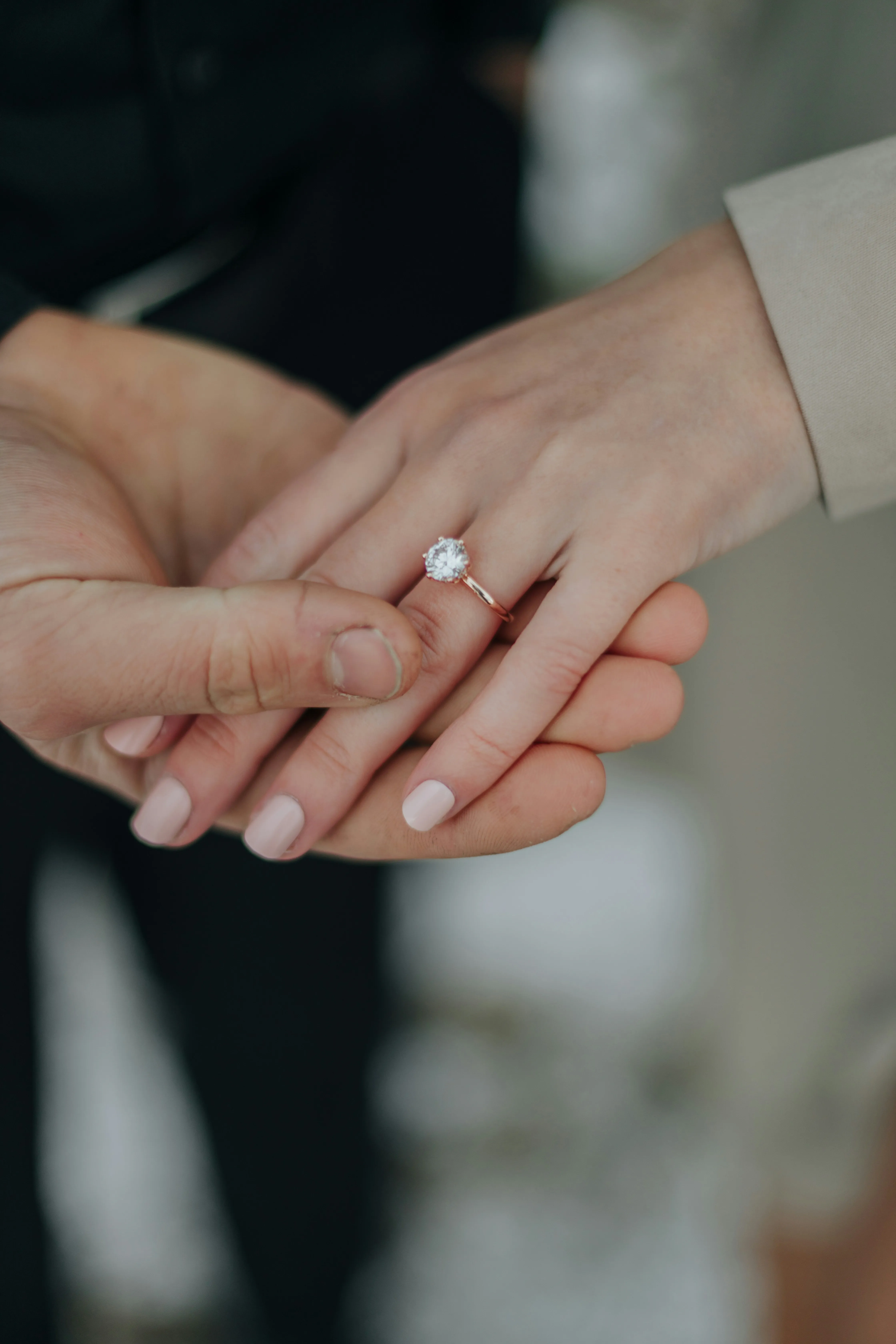 Diamant, couleur, sur-mesure : comment la bague de fiançailles se réinvente - Unsplash - Audrey Morard