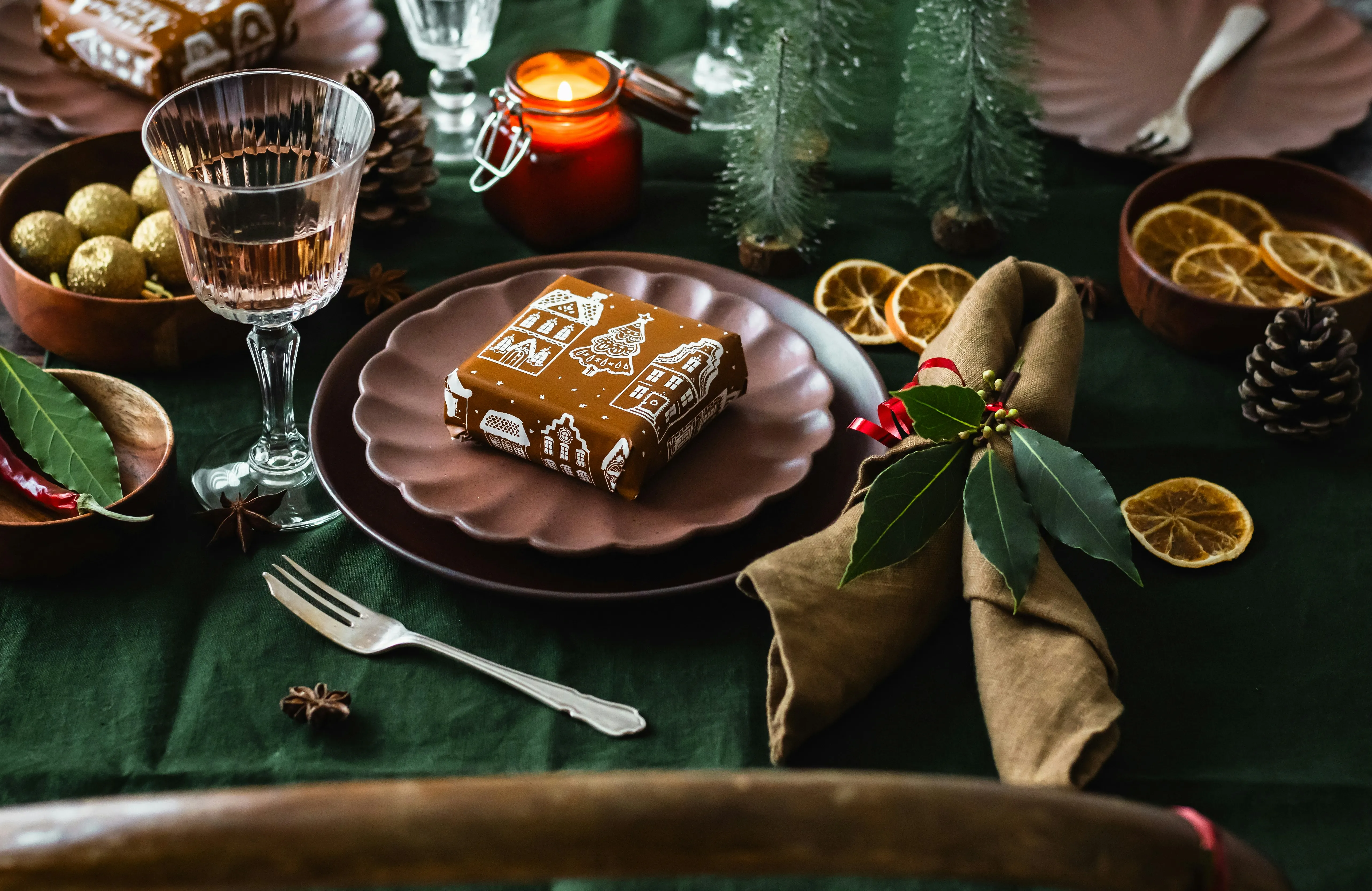 Cinq astuces de pro pour dresser une belle table de fêtes sans se ruiner - Unsplash - Sigrid Descamps - Journaliste