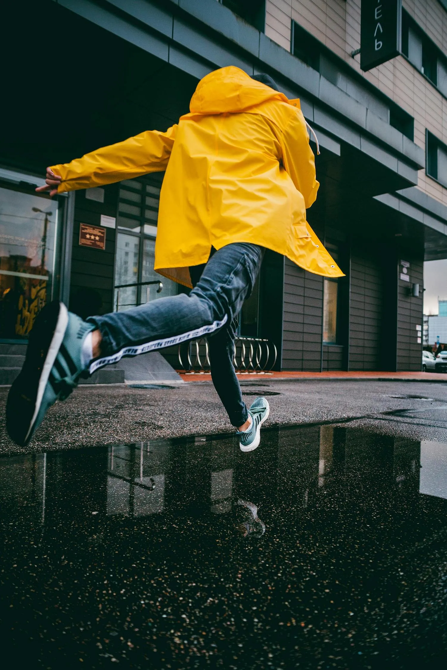 Intempéries en Belgique : quand la mode gagne en style sous la pluie - Pexels - Audrey Morard
