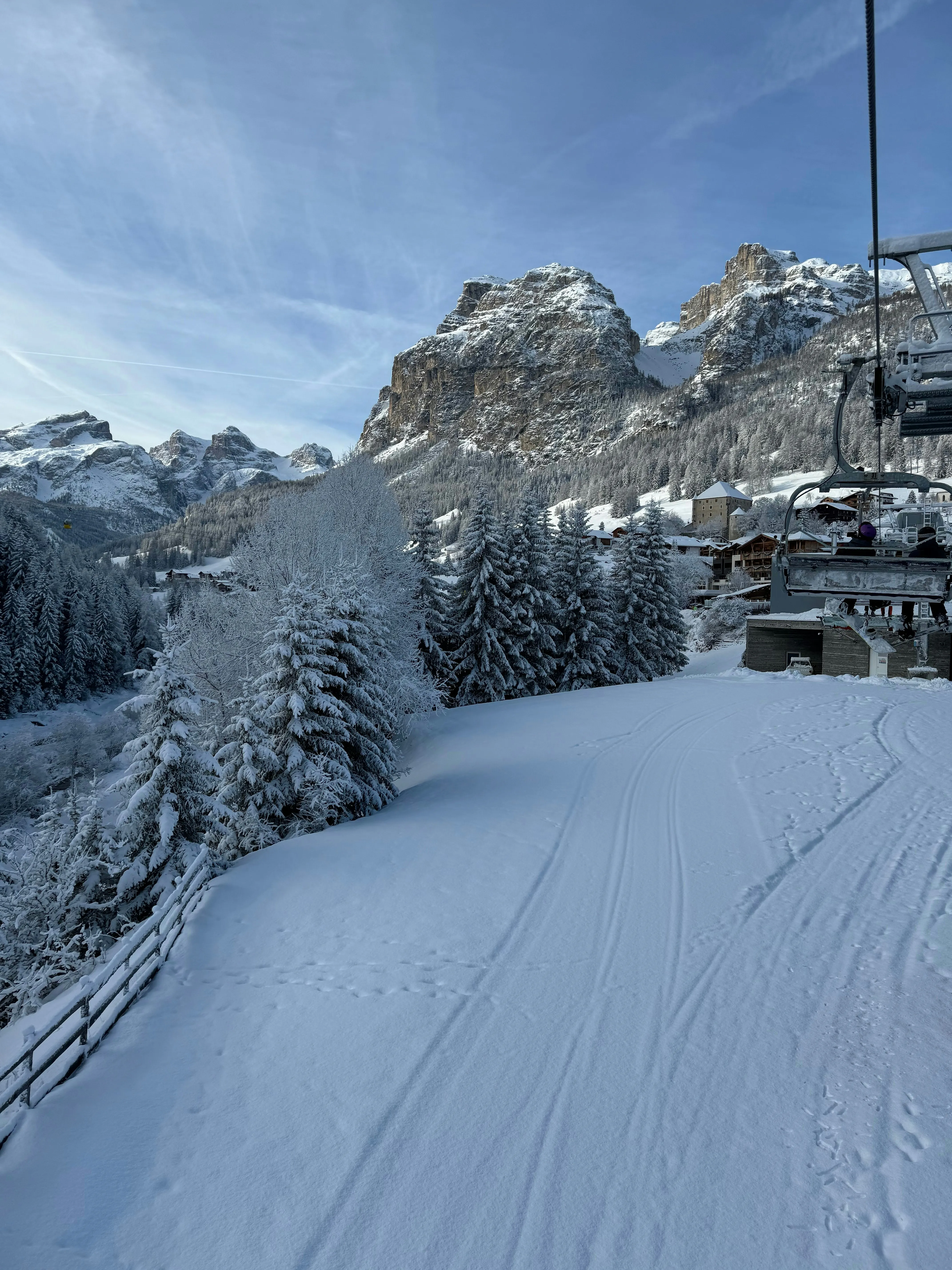 Cap sur les Dolomites en mode JO : cinq stations italiennes pour skier dans un décor olympique - Photo de Marin Bergmann sur Unsplash - Anissa Hezzaz
