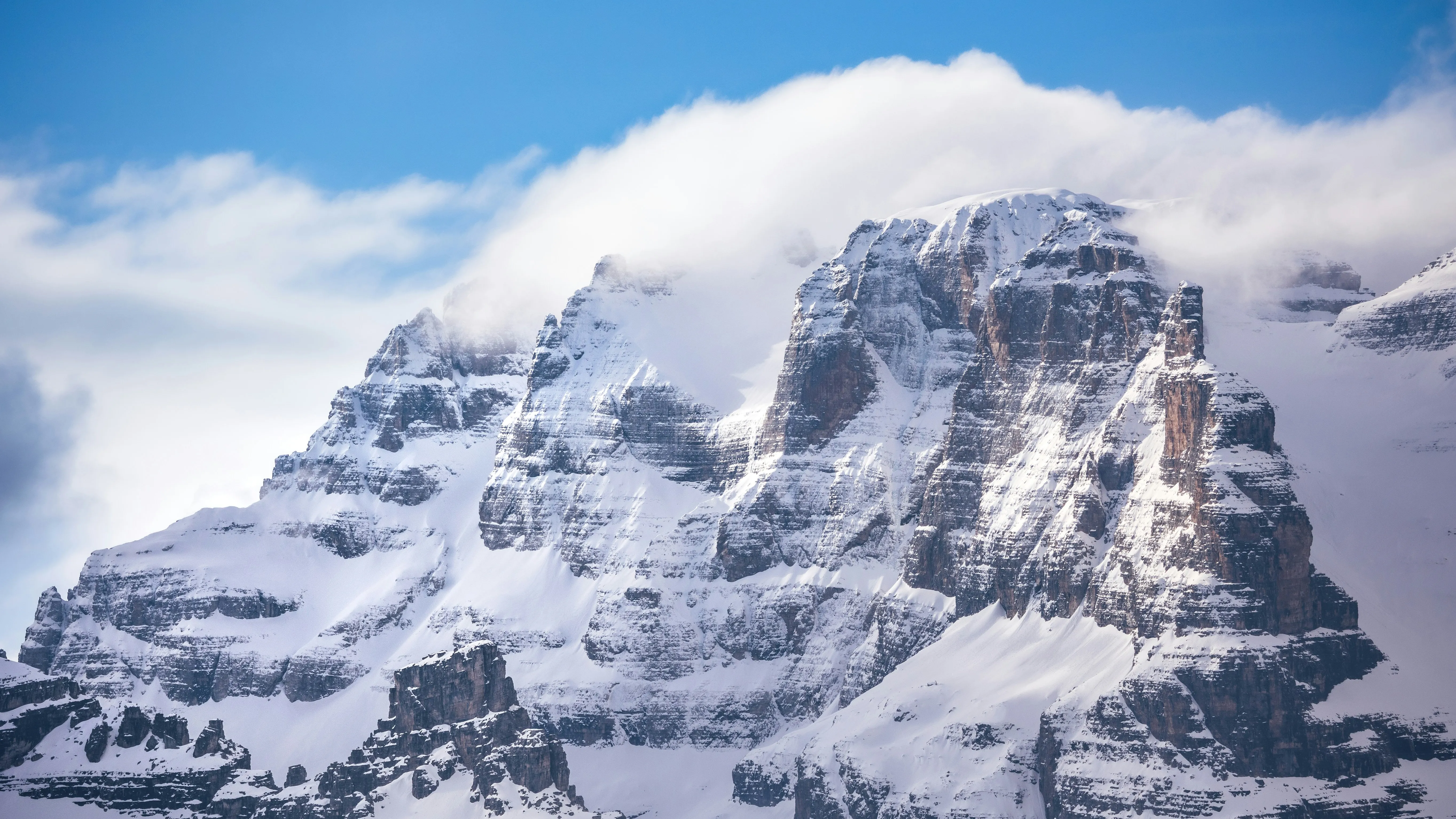 Cap sur les Dolomites en mode JO : cinq stations italiennes pour skier dans un décor olympique - Unsplash - Anissa Hezzaz