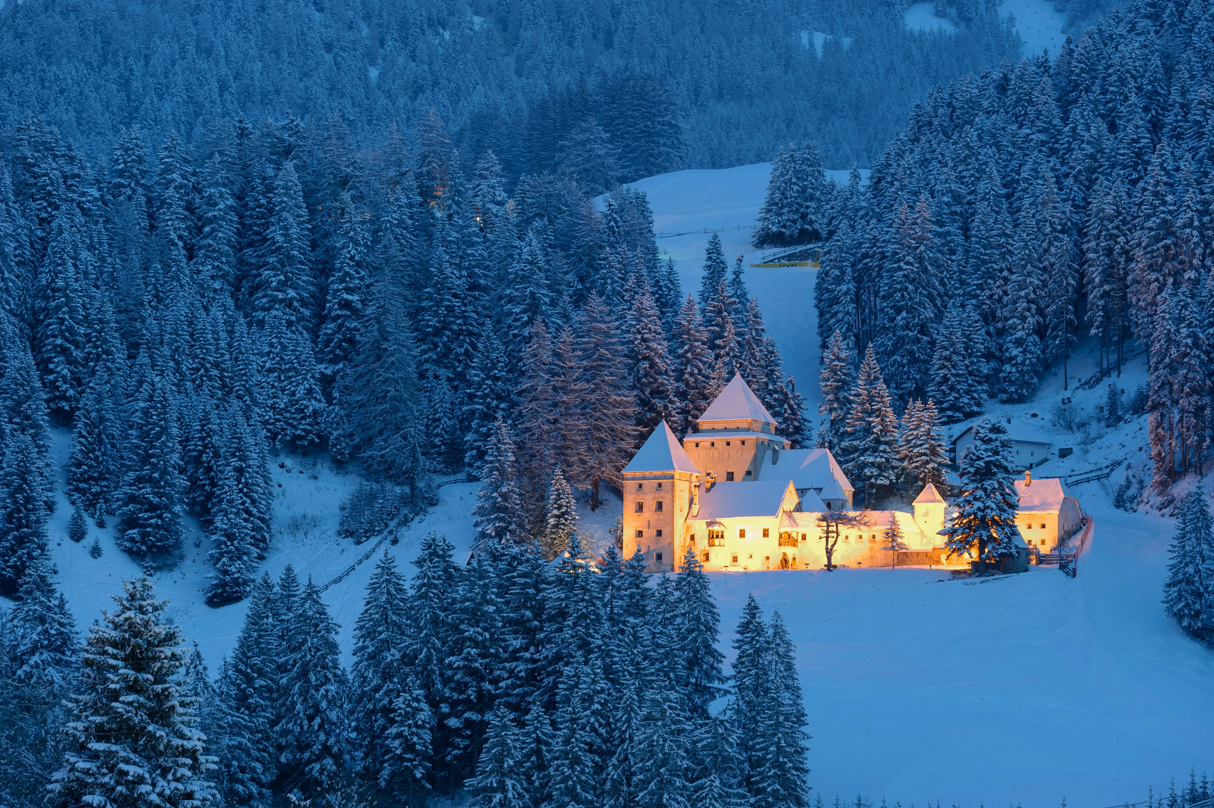 Cap sur les Dolomites en mode JO : cinq stations italiennes pour skier dans un décor olympique - Unsplash - Anissa Hezzaz