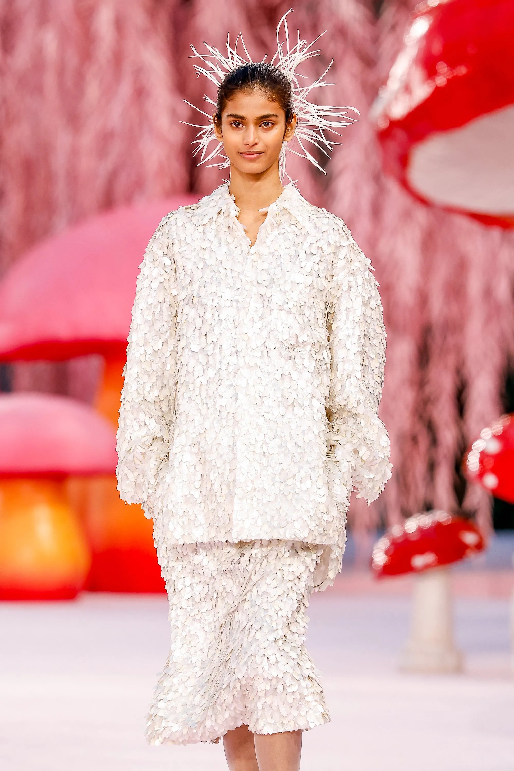 Du métro aux podiums parisiens : qui est Bhavitha Mandava, la révélation de la Fashion Week ? - Photo News - Audrey Morard