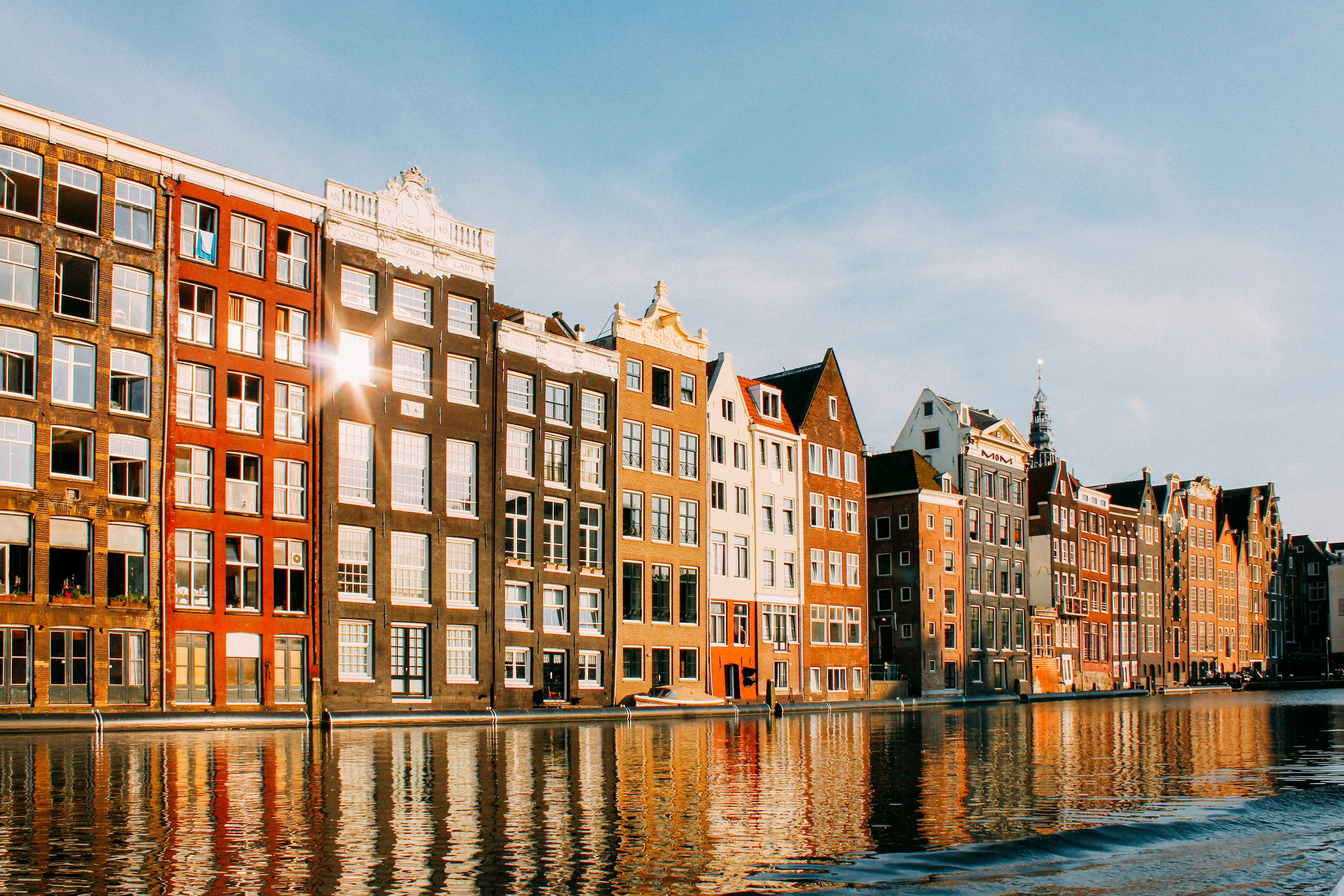 Ibiza, Venise, Amsterdam : quand découvrir ces villes autrement loin du surtourisme - Anissa Hezzaz