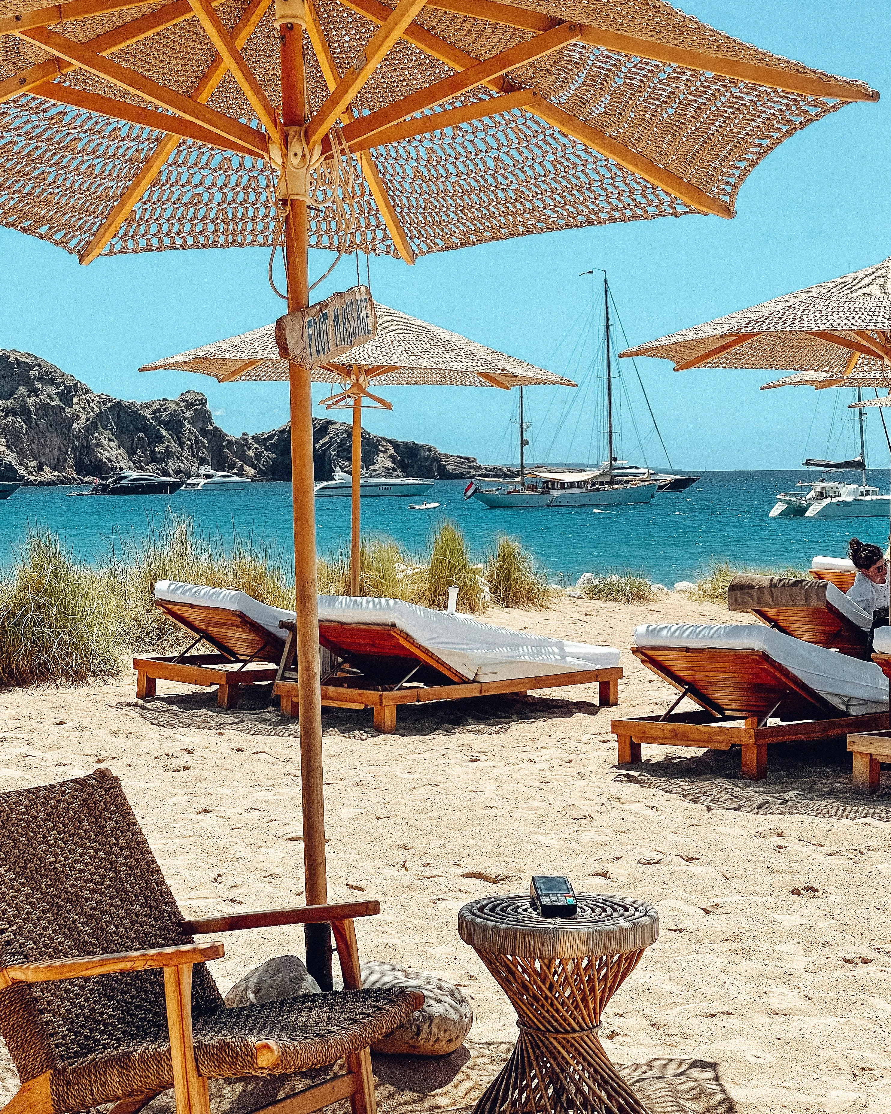 Ibiza, Venise, Amsterdam : quand découvrir ces villes autrement loin du surtourisme - Anissa Hezzaz