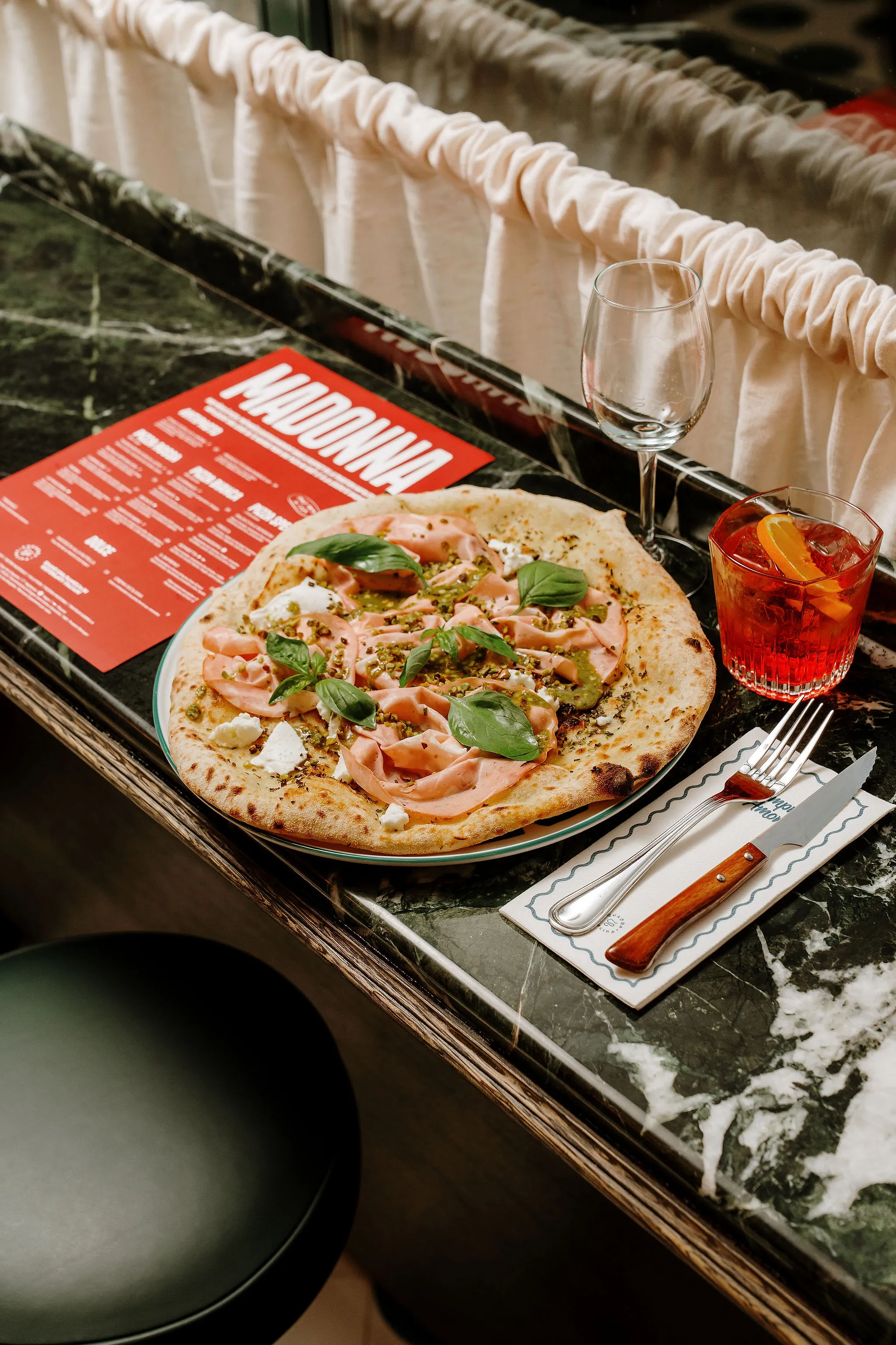 Un nouveau QG de pizzas napolitaines débarque à Bruxelles - Claude Lee Sadik - Camille Vernin