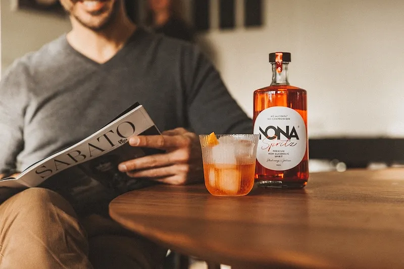 Le spritz belge sans alcool qui cartonne au-delà de nos frontières - Anissa Hezzaz