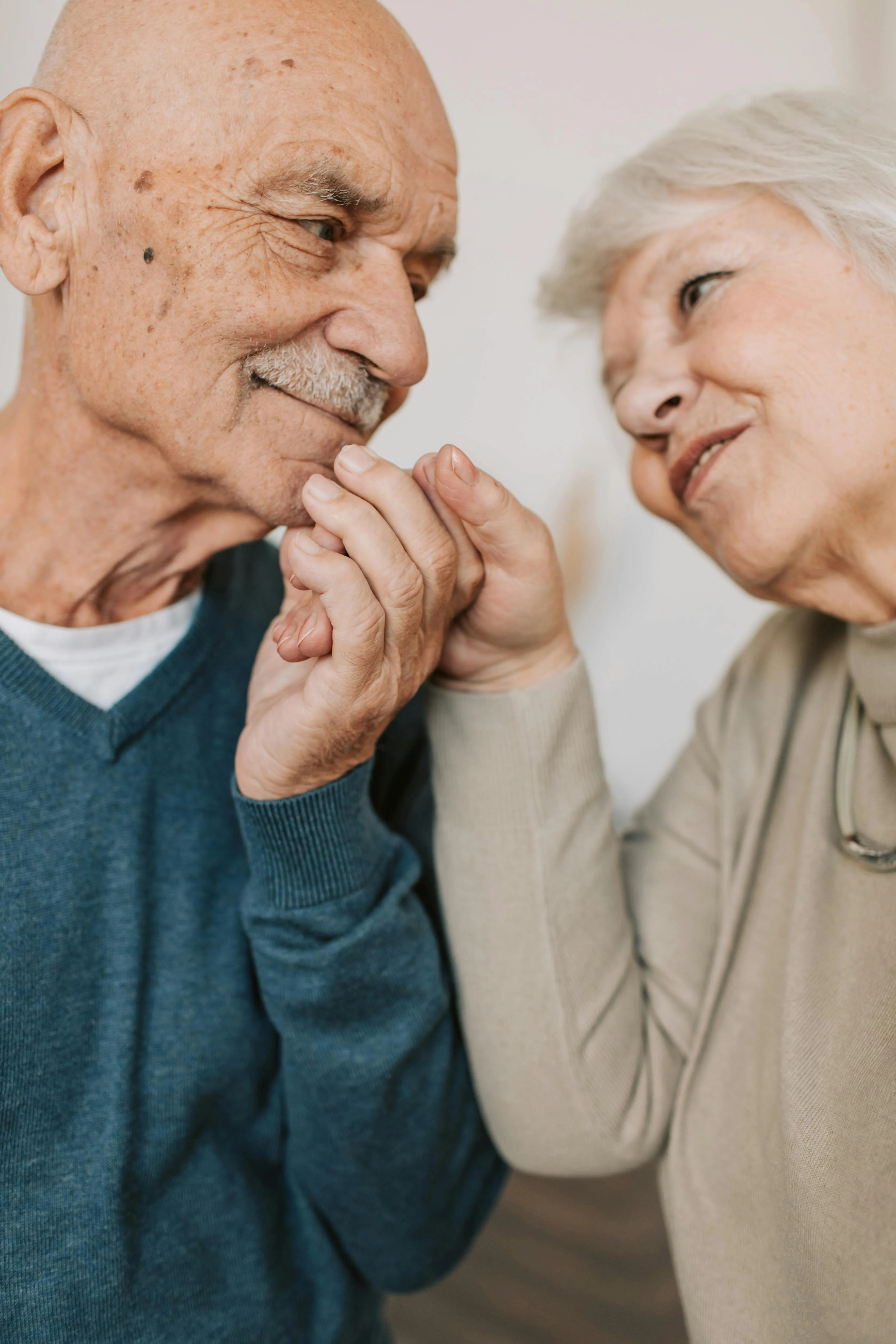 Saint-Valentin : ce qui fait durer le couple, selon un expert - Par Charlotte Vanbever et Camille Vernin.