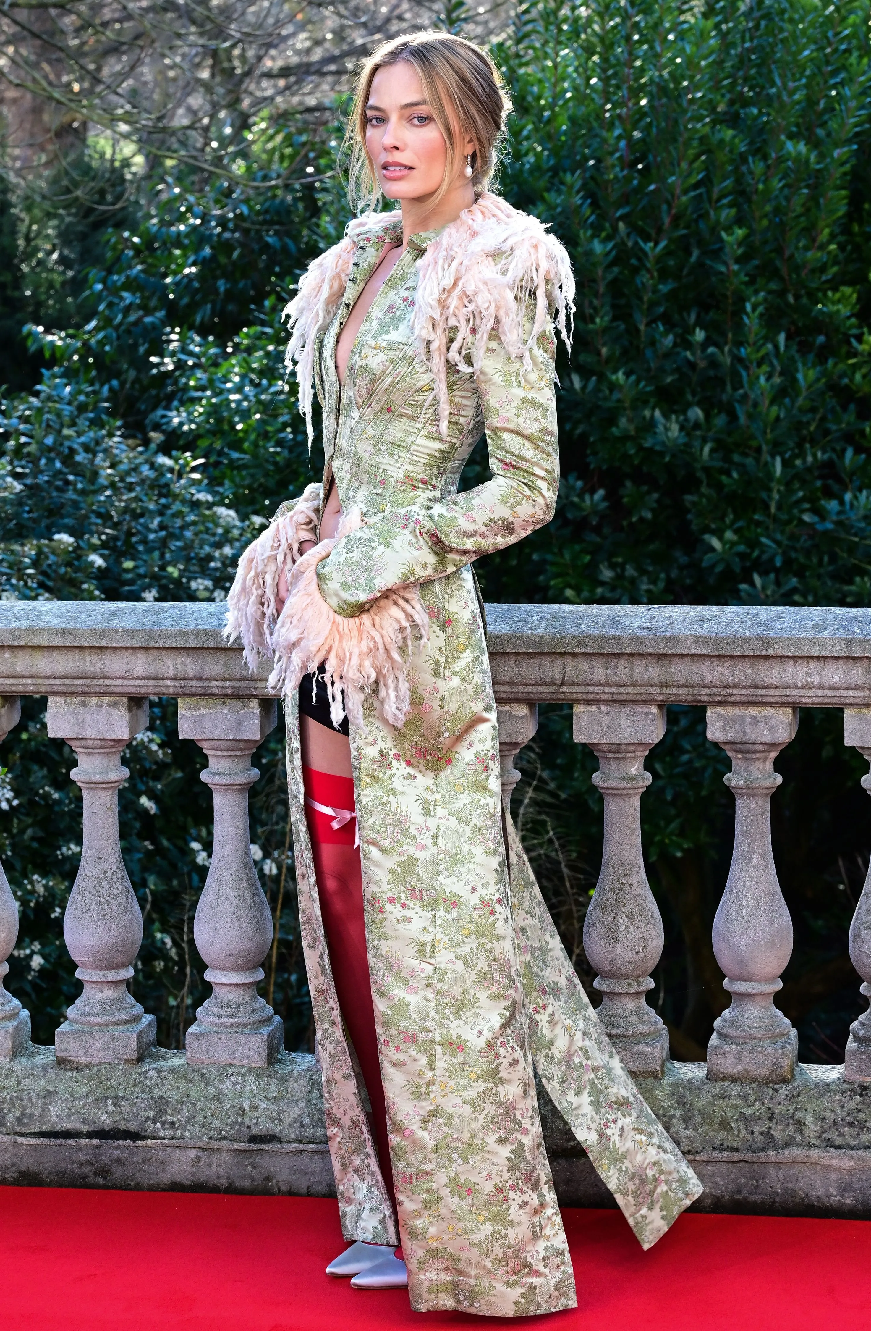 « Les Hauts de Hurlevent » : quand Margot Robbie transforme le tapis rouge en défilé de mode - Photo News - Sigrid Descamps - Journaliste