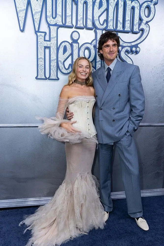 « Les Hauts de Hurlevent » : quand Margot Robbie transforme le tapis rouge en défilé de mode - Photo News - Sigrid Descamps - Journaliste