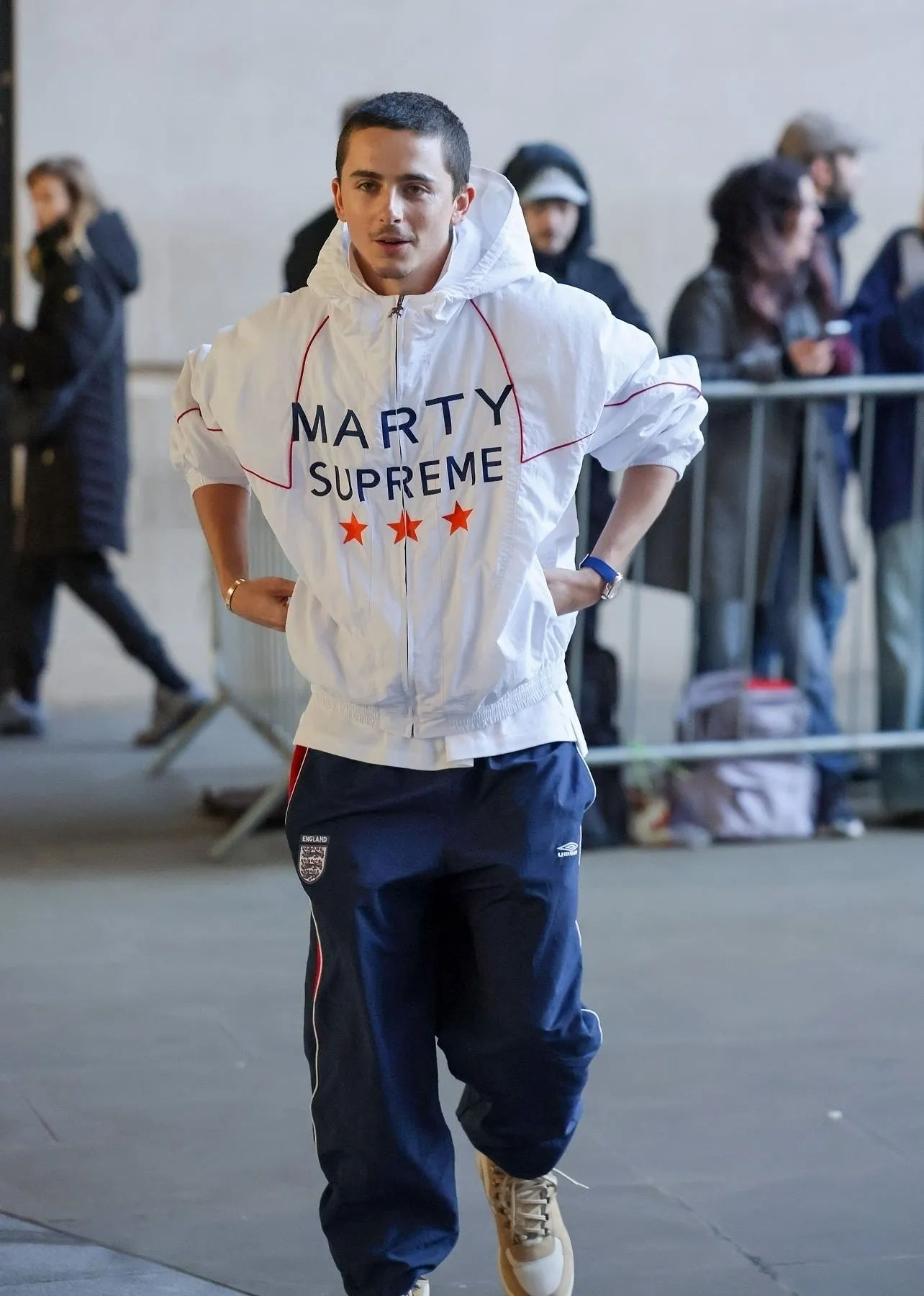 Pourquoi le coupe-vent de Marty Supreme porté par Timothée Chalamet affole la mode - Photo News - Audrey Morard