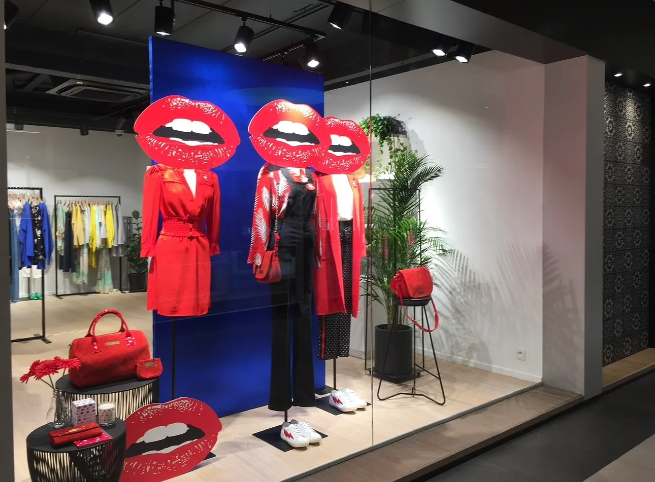 Les designers de vitrines, les artisans de l’ombre qui subliment nos magasins - Julie Heymans - Sigrid Descamps - Journaliste