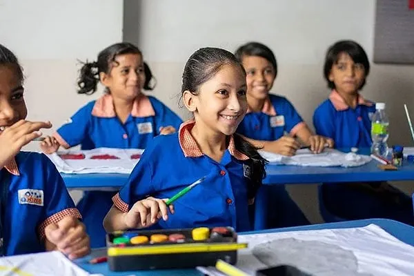 Journée internationale des droits des femmes : en Inde, l’éducation des jeunes filles grâce à l’art et à… Tomorrowland - Charlotte Vanbever